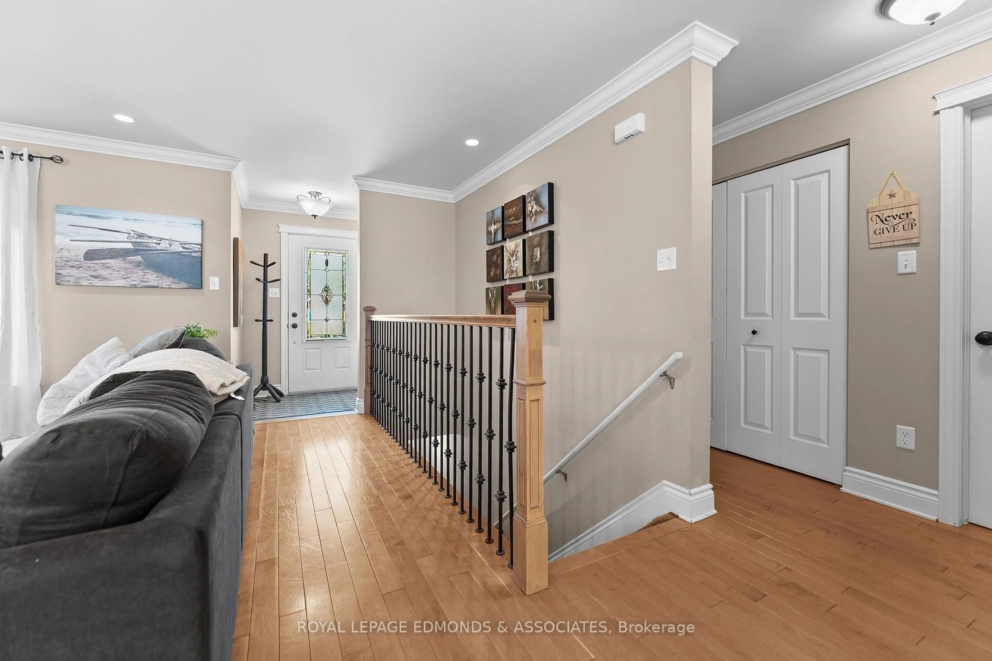Indoor entryway for 89 Spruce St, Petawawa Ontario K8H 3H7