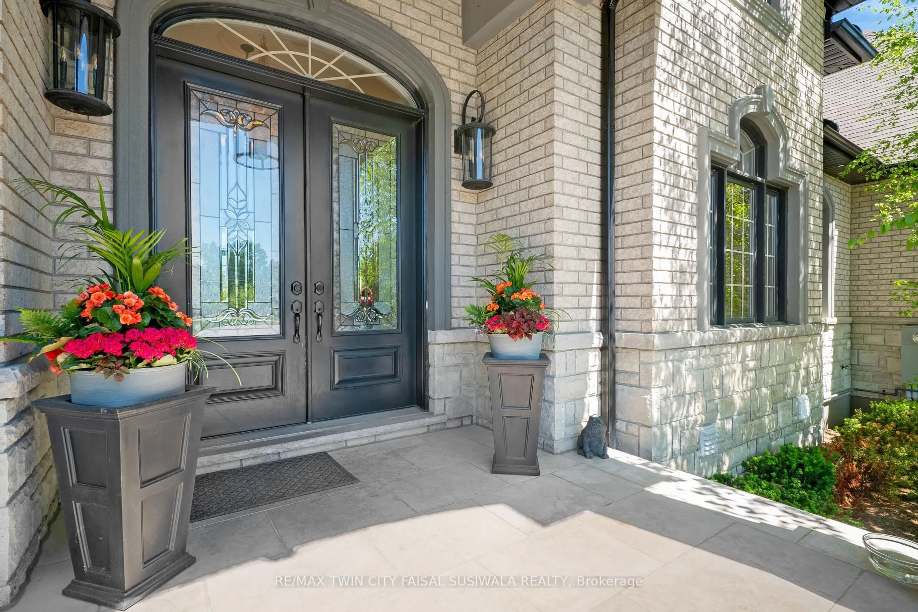 Indoor entryway for 214 Jerseyville Rd, Brant Ontario N3T 5M1