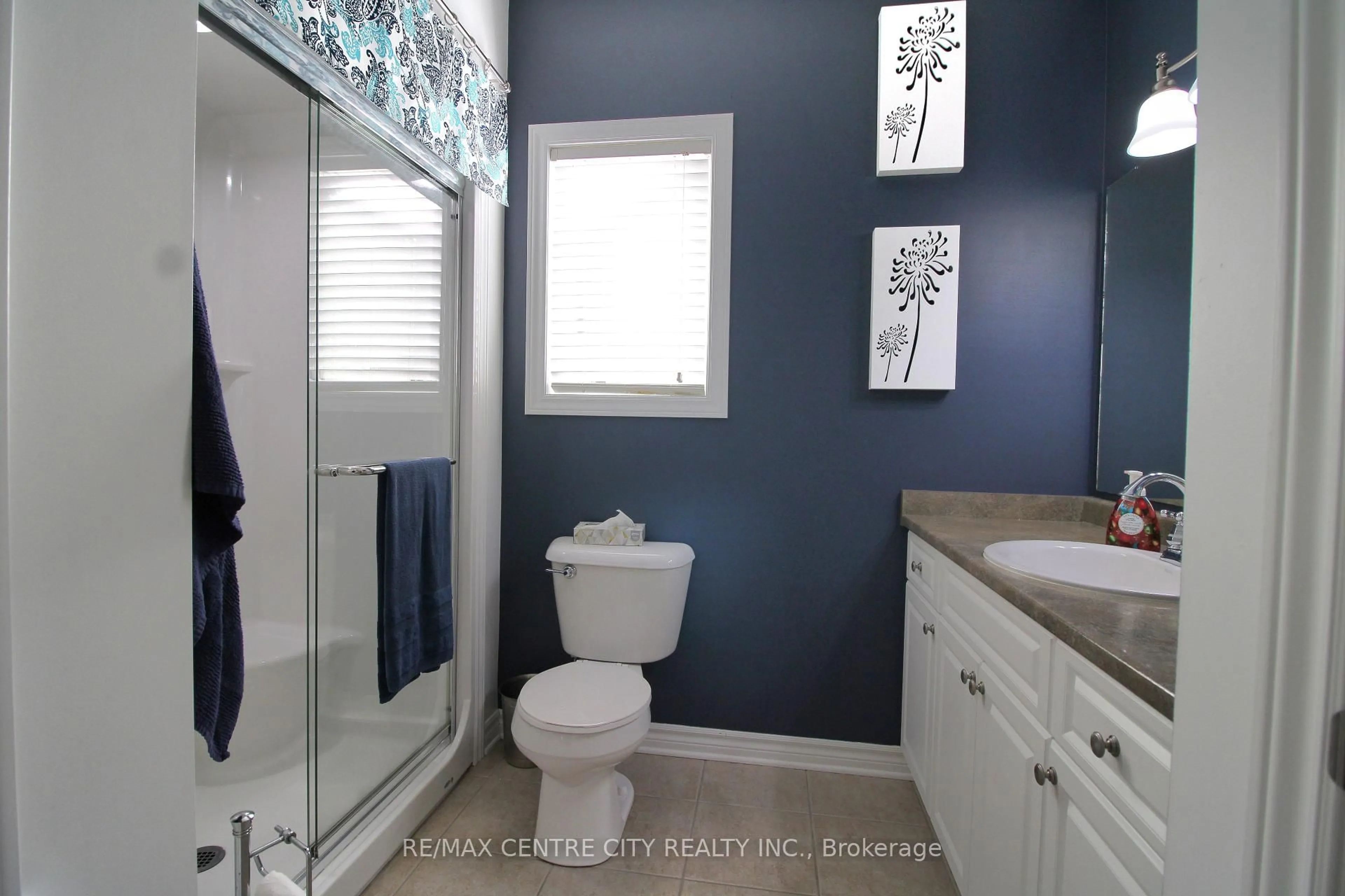 Contemporary bathroom, ceramic/tile floor for 5 Cherry Blossom Lane, St. Thomas Ontario N5R 1L2