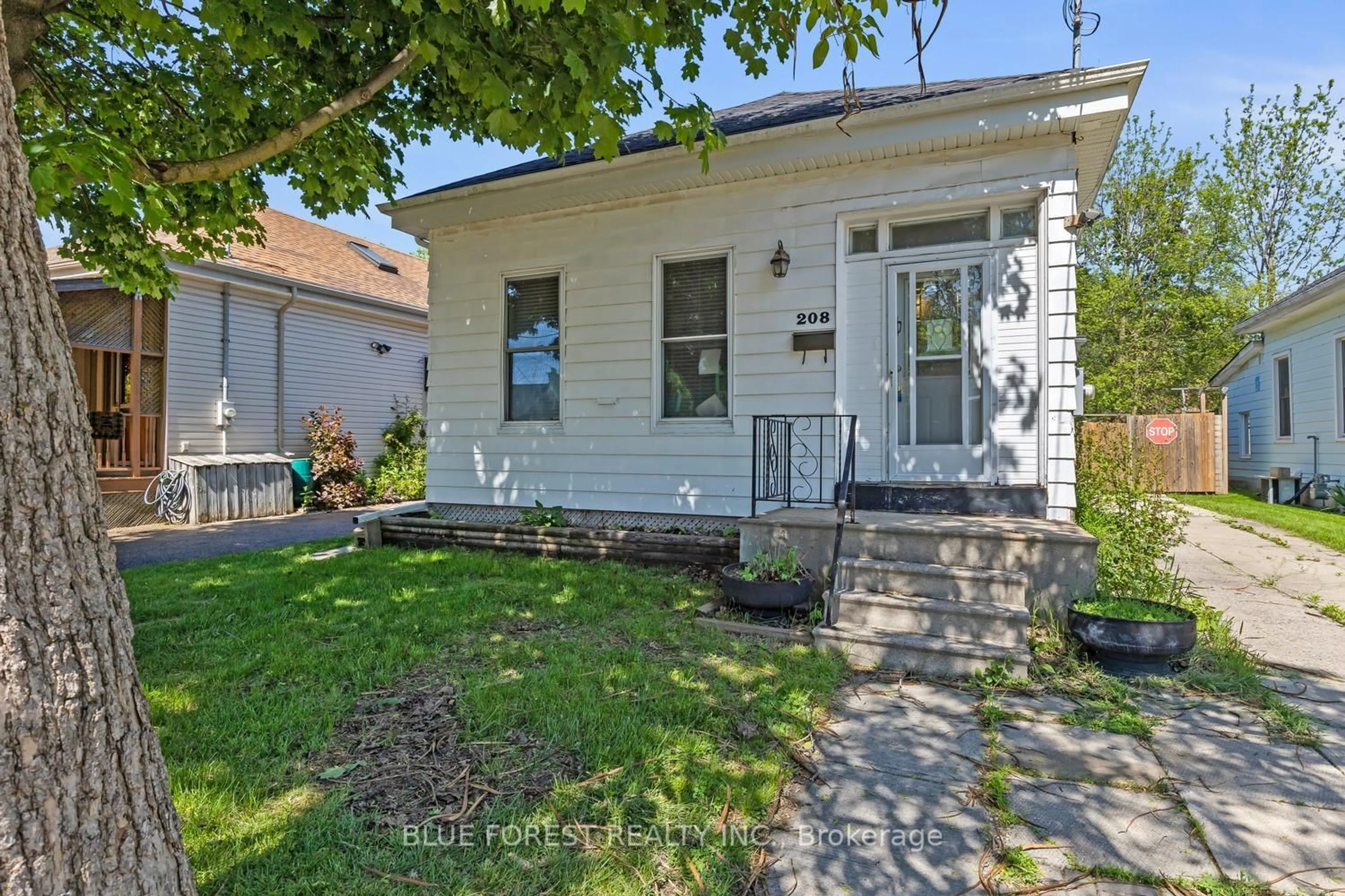 Unknown for 208 Maitland St, London East Ontario N6B 2Y1