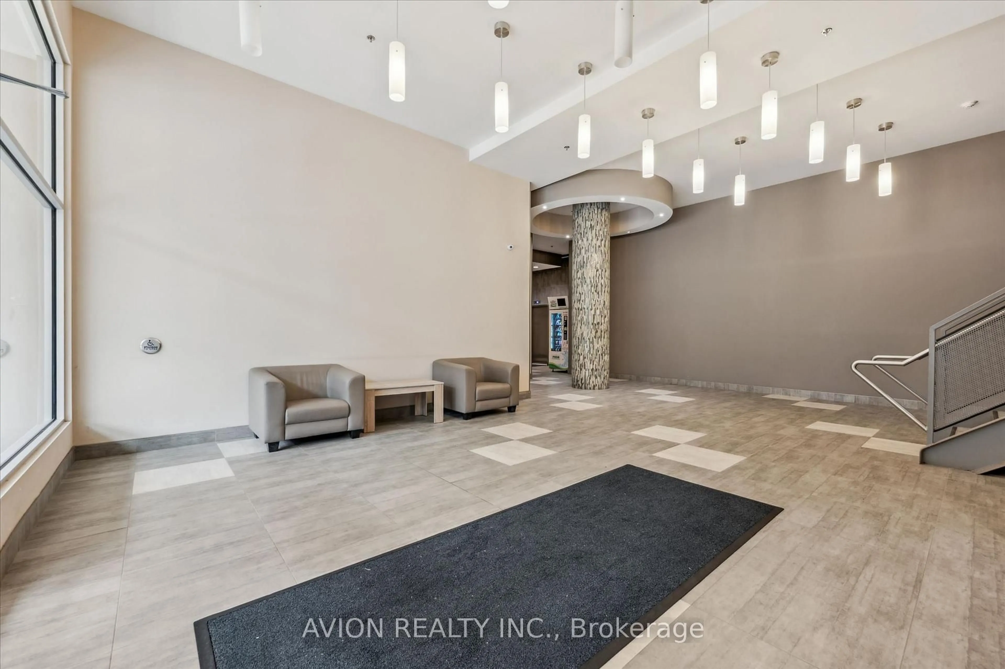 Indoor foyer for 280 Lester St #618, Waterloo Ontario N2L 0G2
