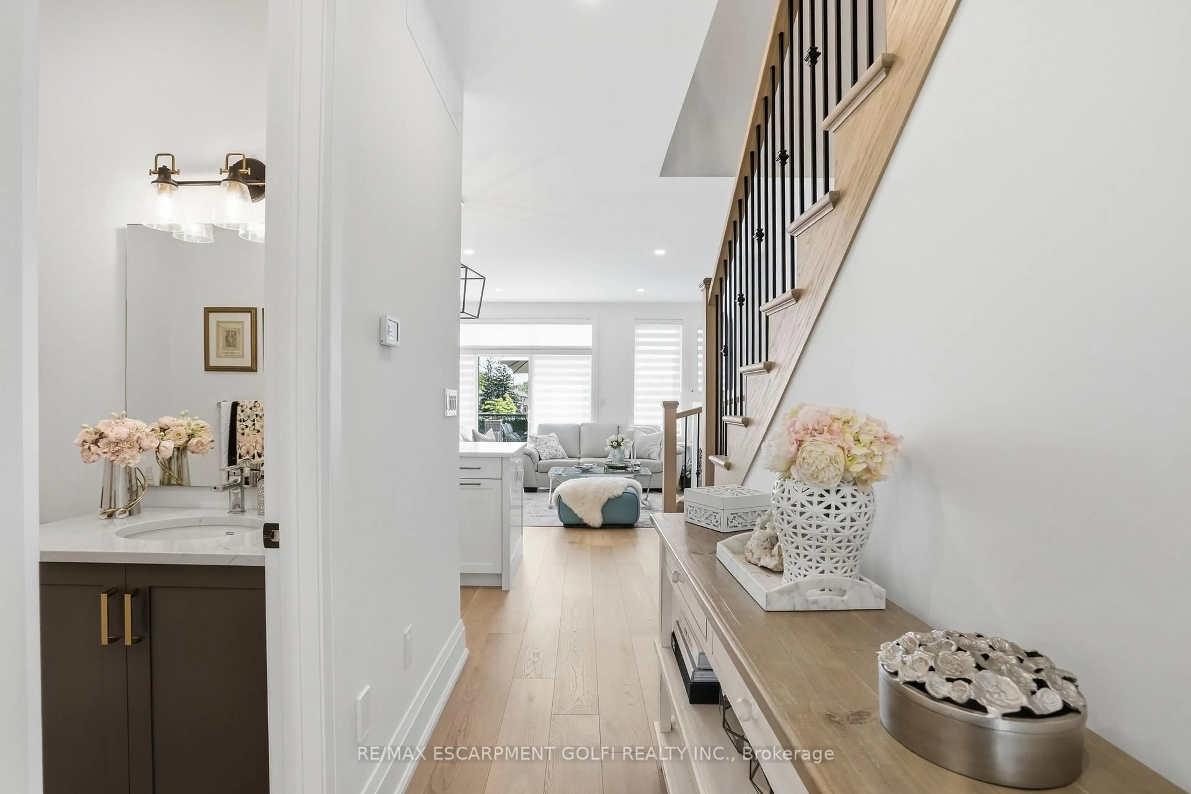 Indoor entryway for 24 Willowbank Common, St. Catharines Ontario L2S 4C8