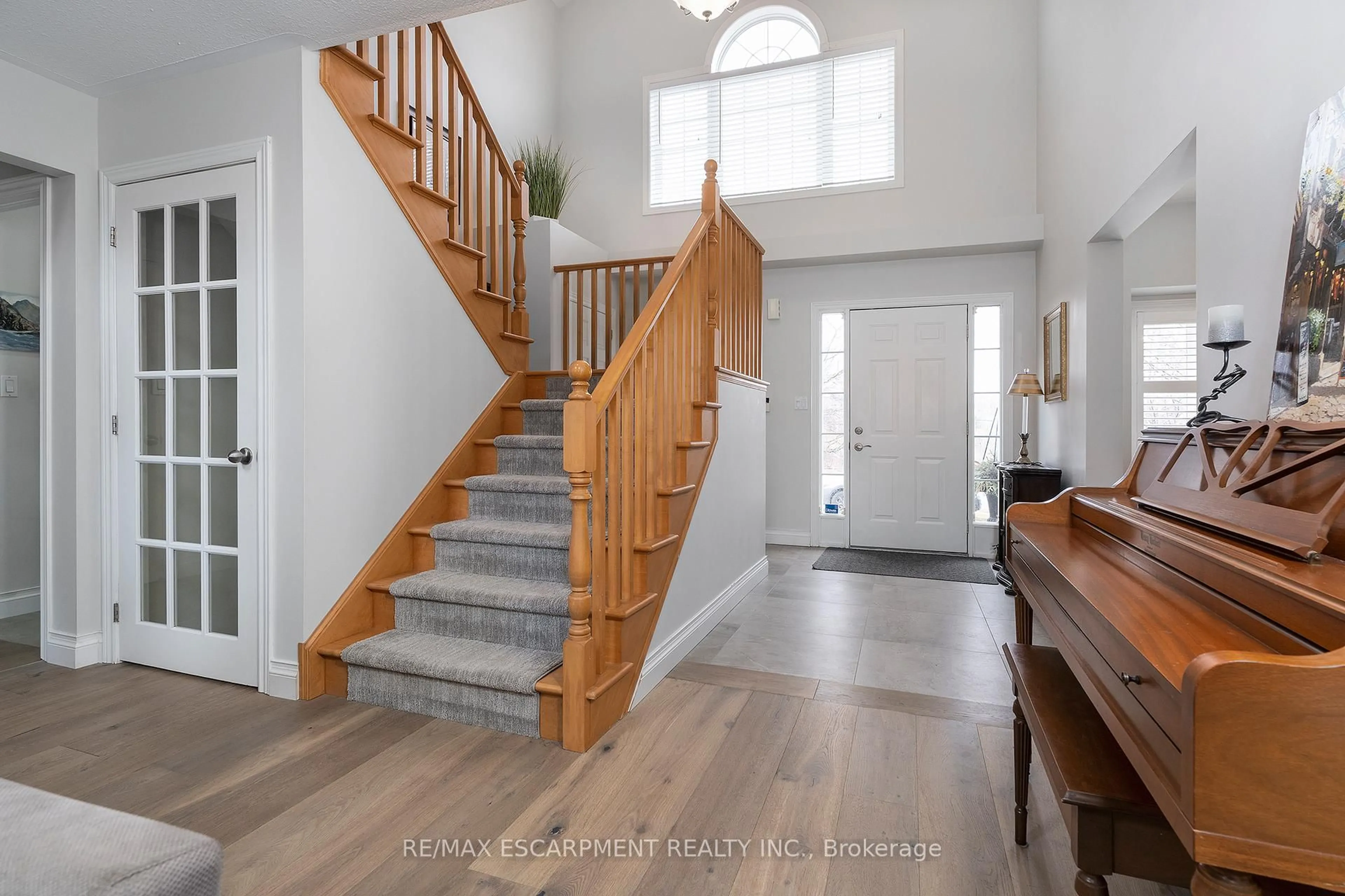 Indoor entryway for 4021 Mountain St, Lincoln Ontario L3J 0K9