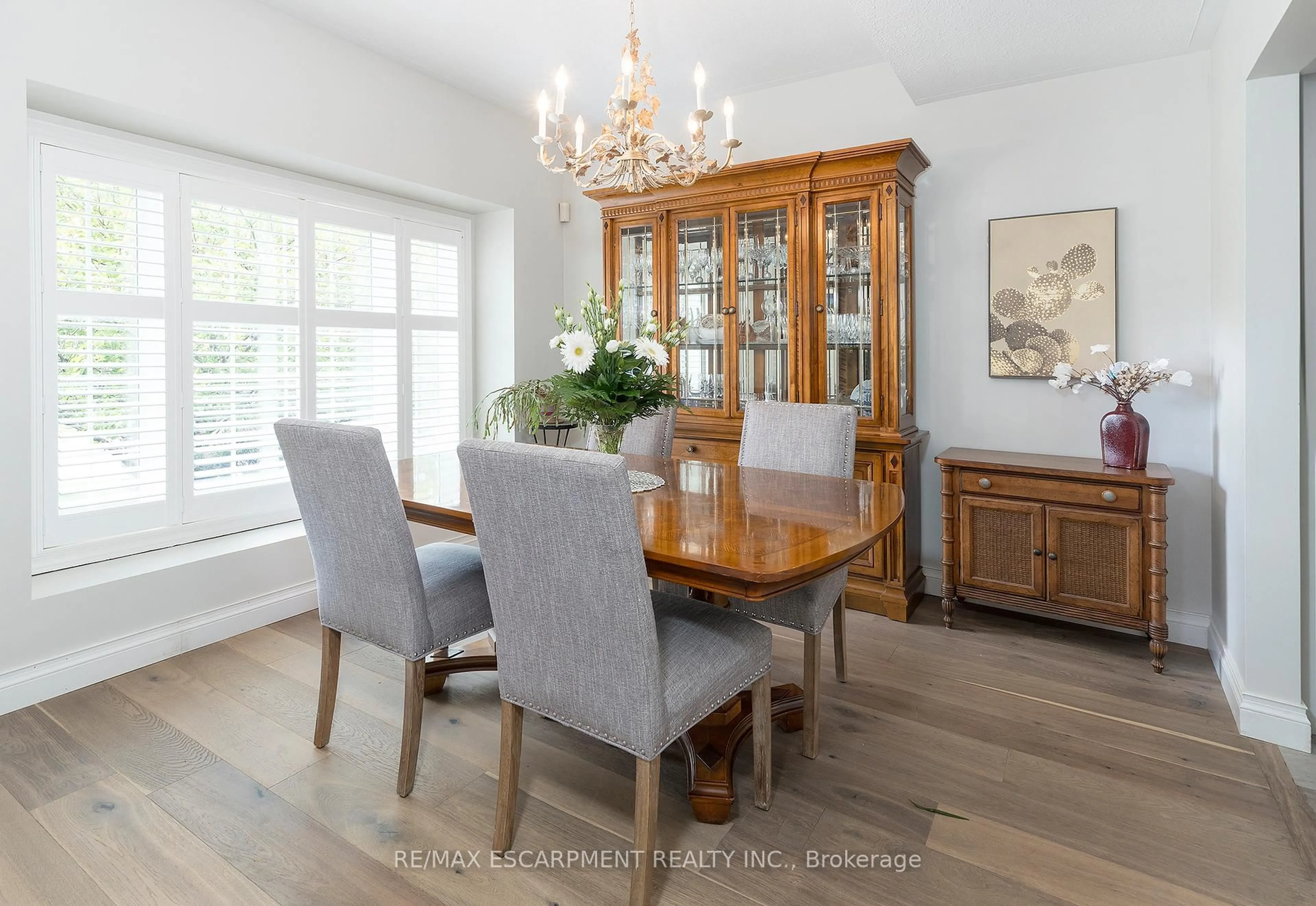 Dining room, wood/laminate floor for 4021 Mountain St, Lincoln Ontario L3J 0K9