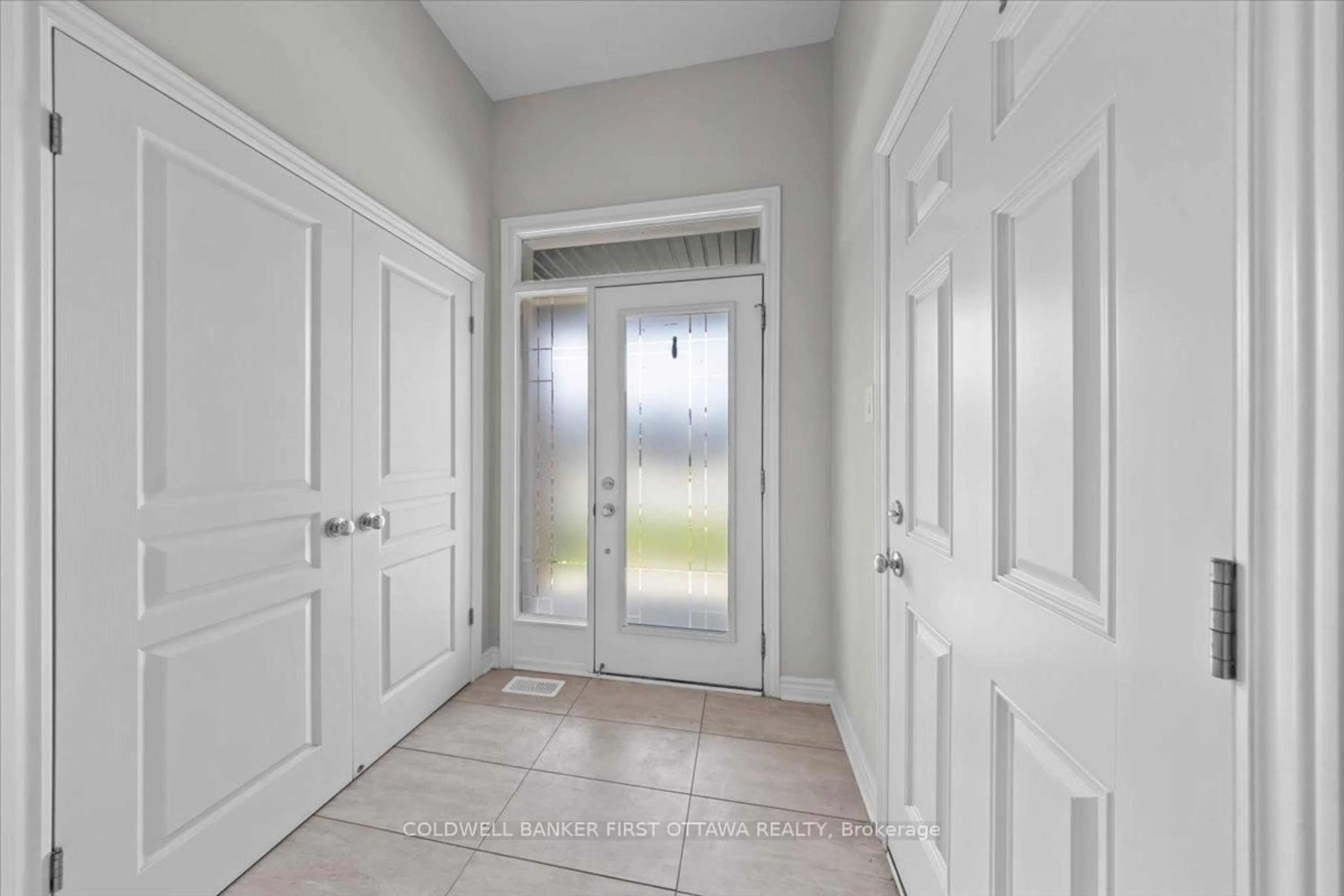 Indoor entryway for 754 Brian Good Ave, Ottawa Ontario K4M 0E3