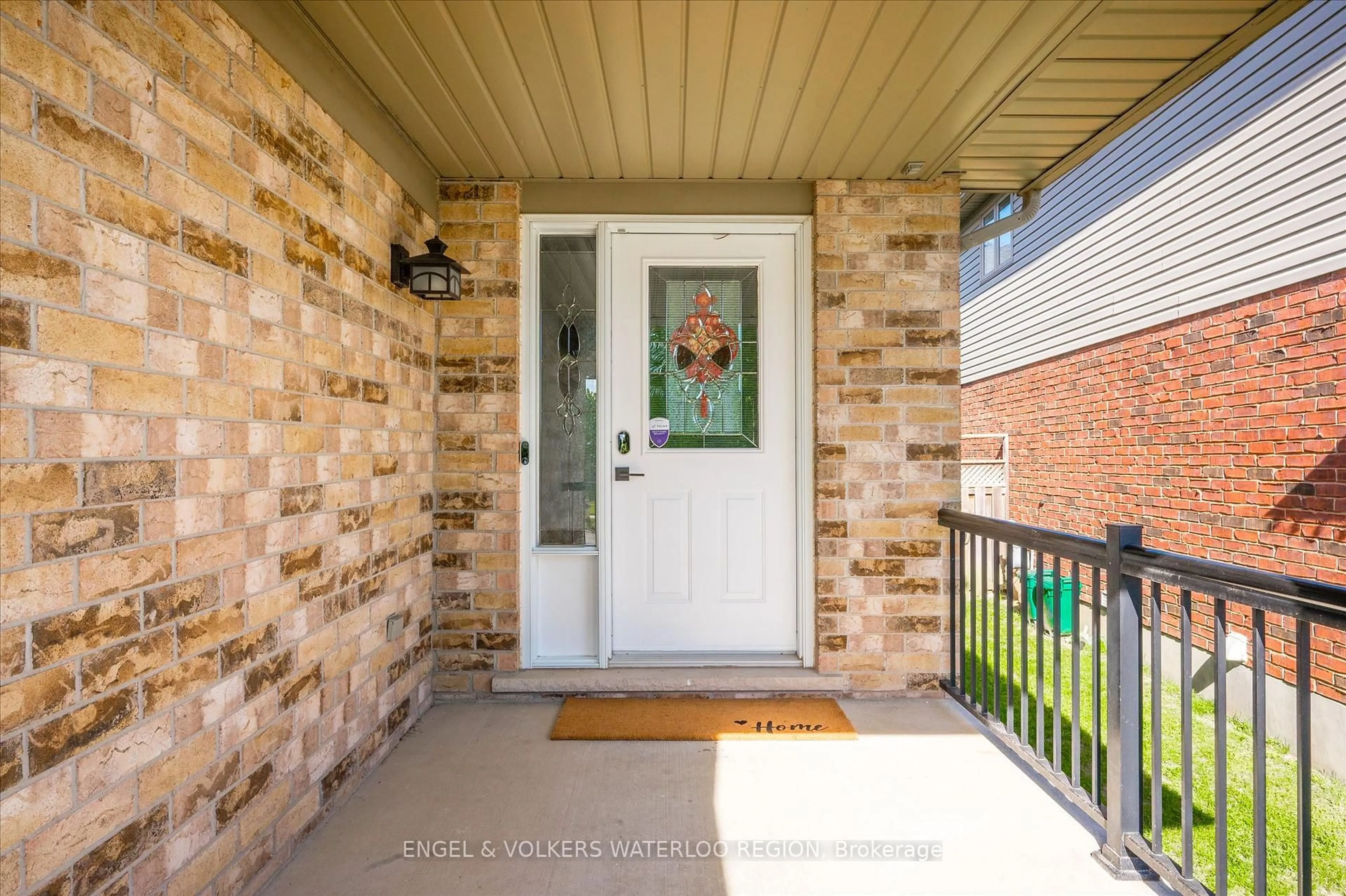 Indoor entryway for 30 Bridleridge St, Kitchener Ontario N2P 2V1