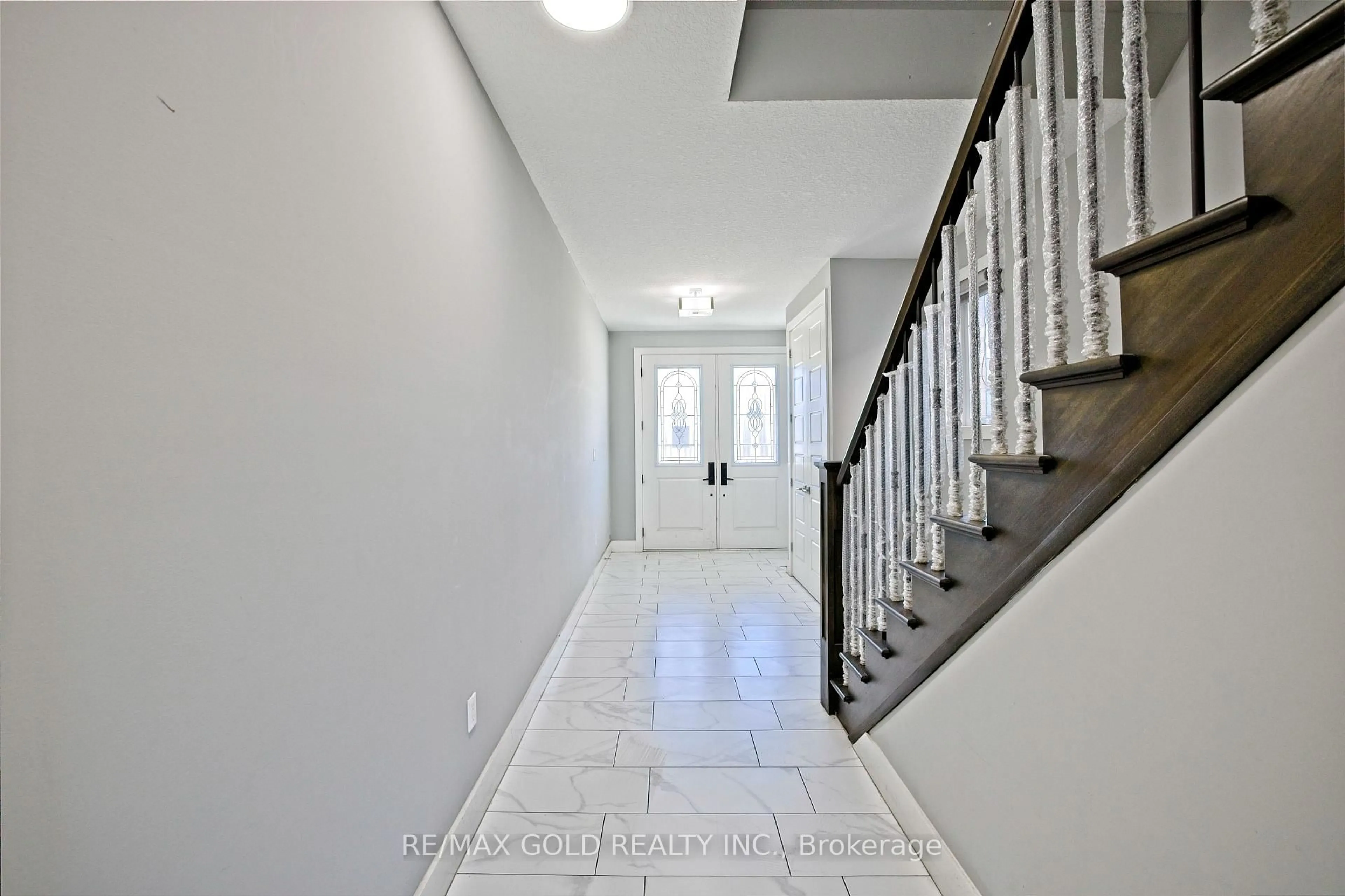 Indoor foyer for 2606 Bateman Tr, London South Ontario N6L 0B1