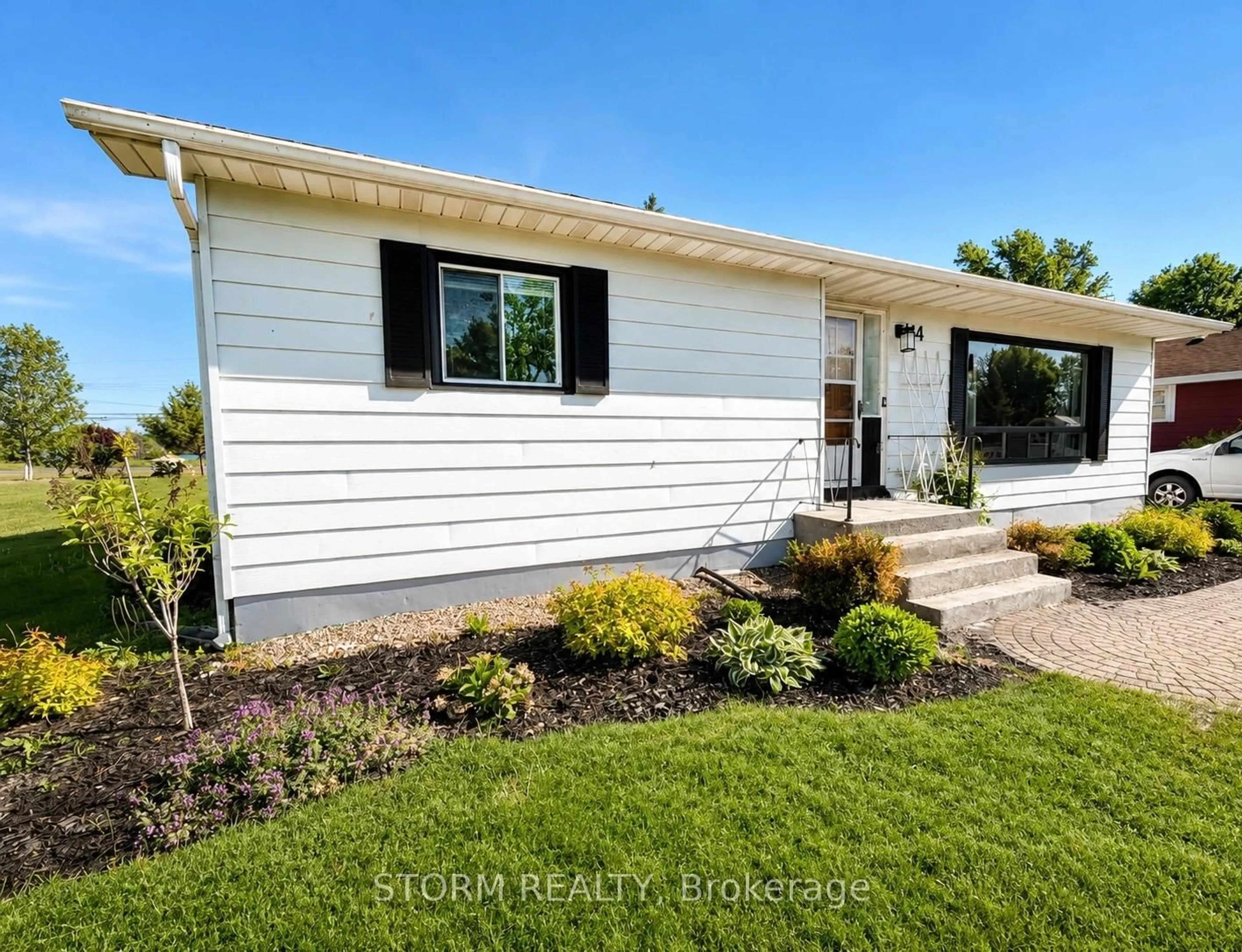 Home with vinyl exterior material, unknown for 44 St Lawrence St, South Stormont Ontario K0C 1M0