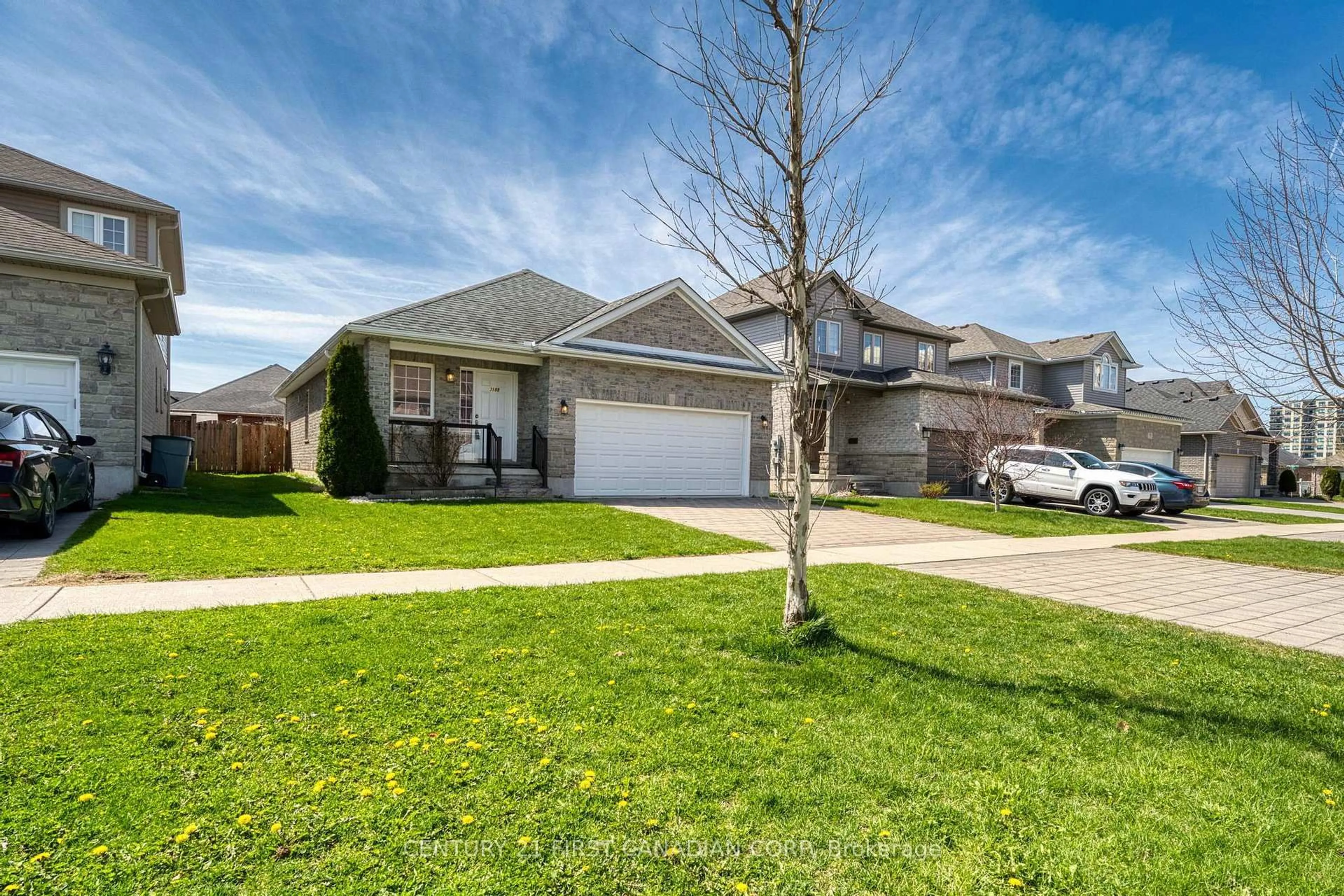 Home with vinyl exterior material, street for 3191 Singleton Ave, London South Ontario N6L 0B5