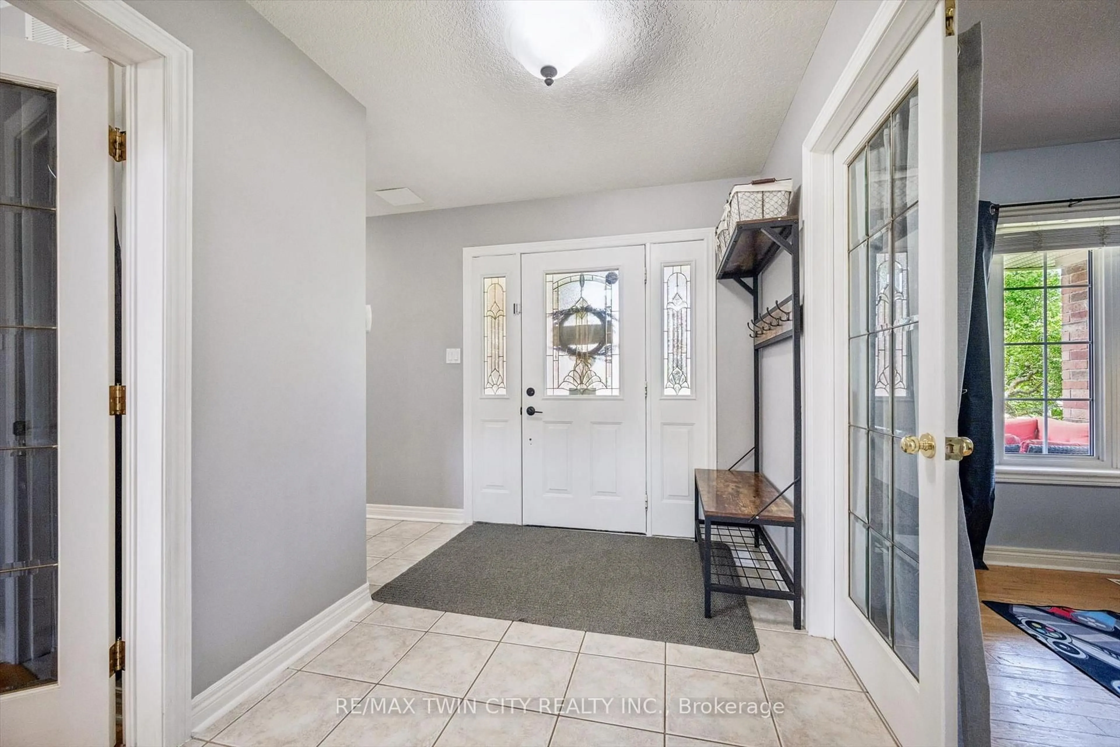 Indoor entryway for 15 Zinkann Cres, Wellesley Ontario N0B 2T0
