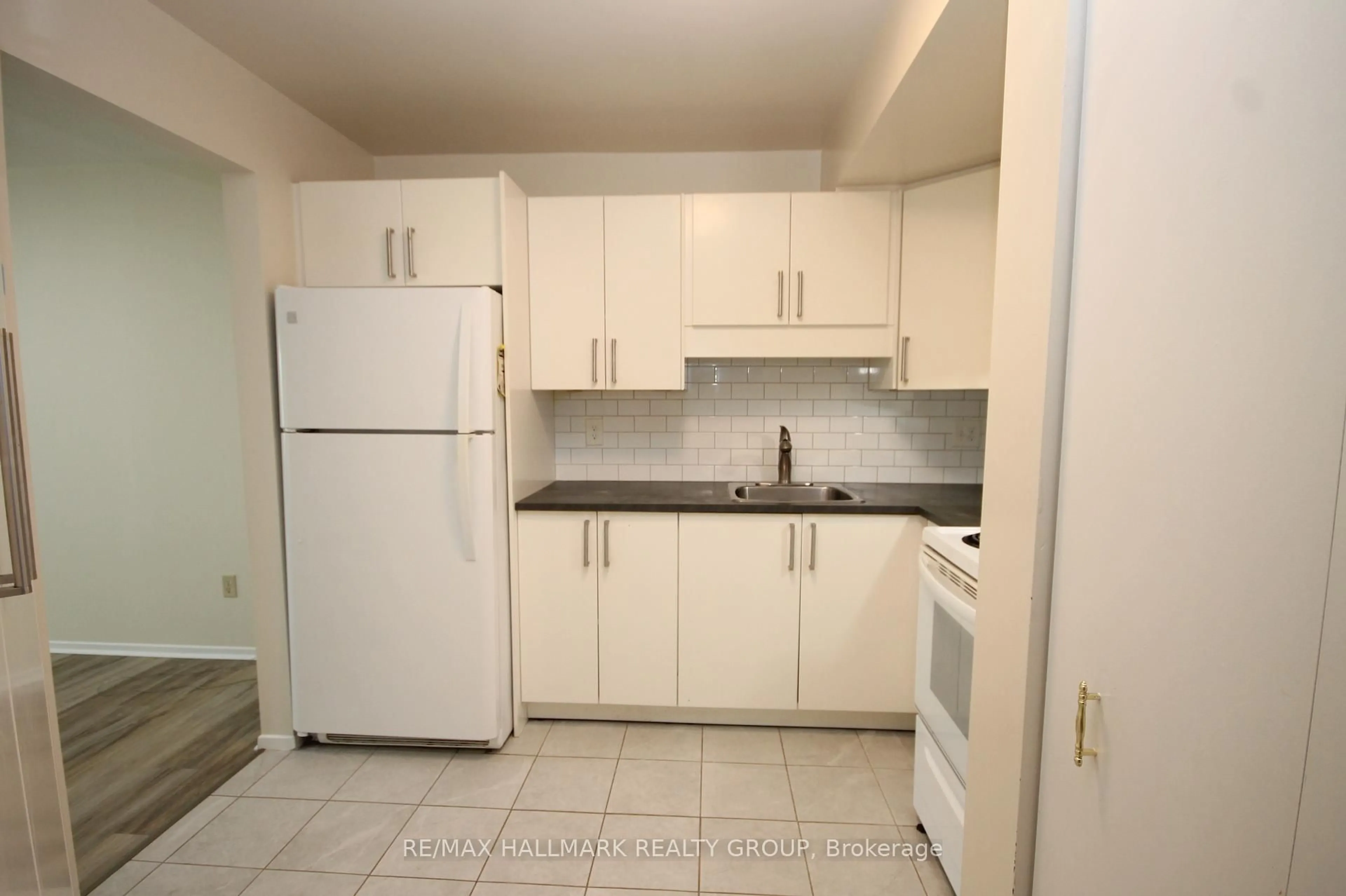 Standard kitchen, unknown for 268 Lorry Greenberg Dr #311, Ottawa Ontario K1T 3K1