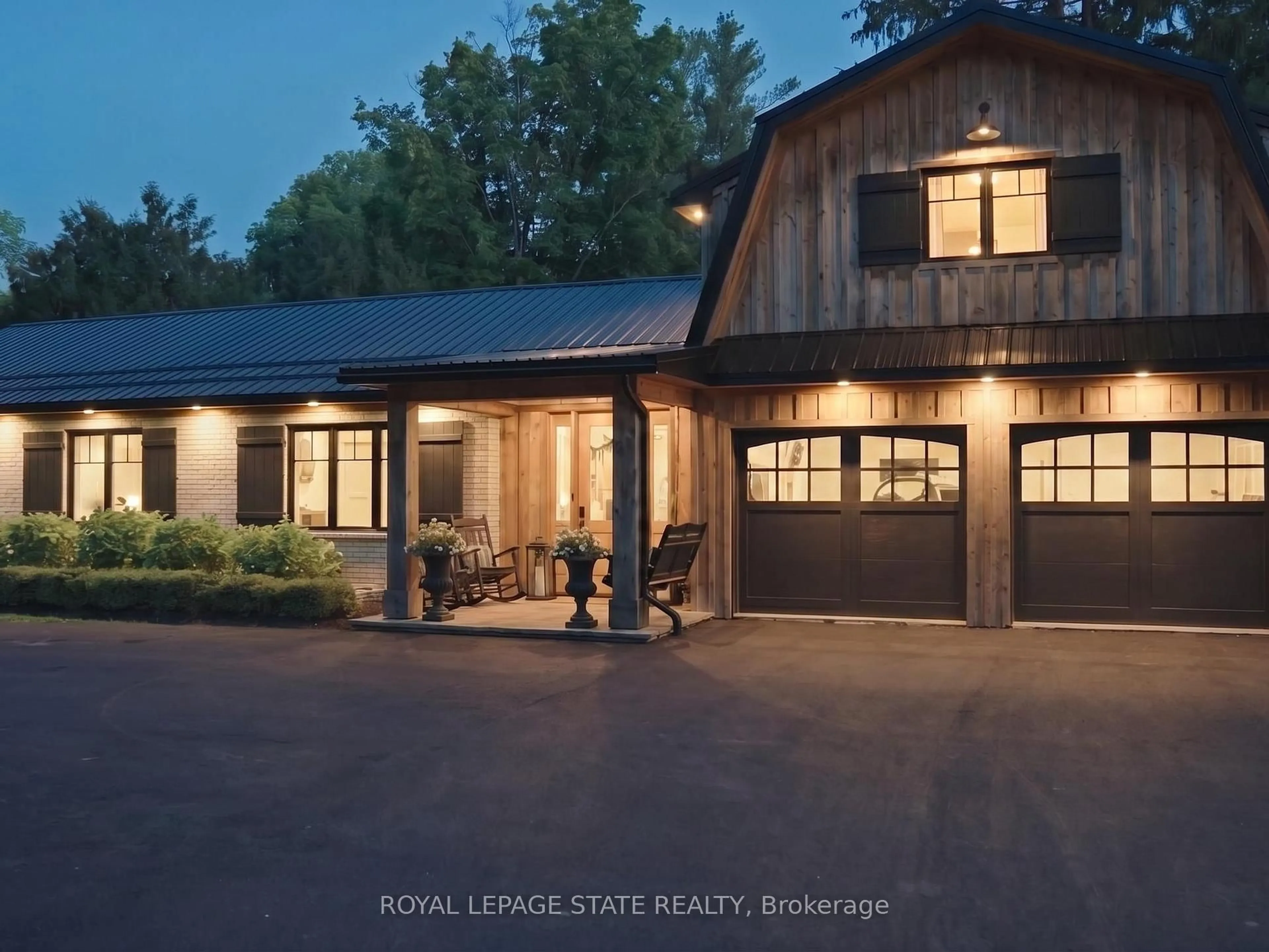 Indoor garage for 1065 Milburough Line, Hamilton Ontario L8B 1R1