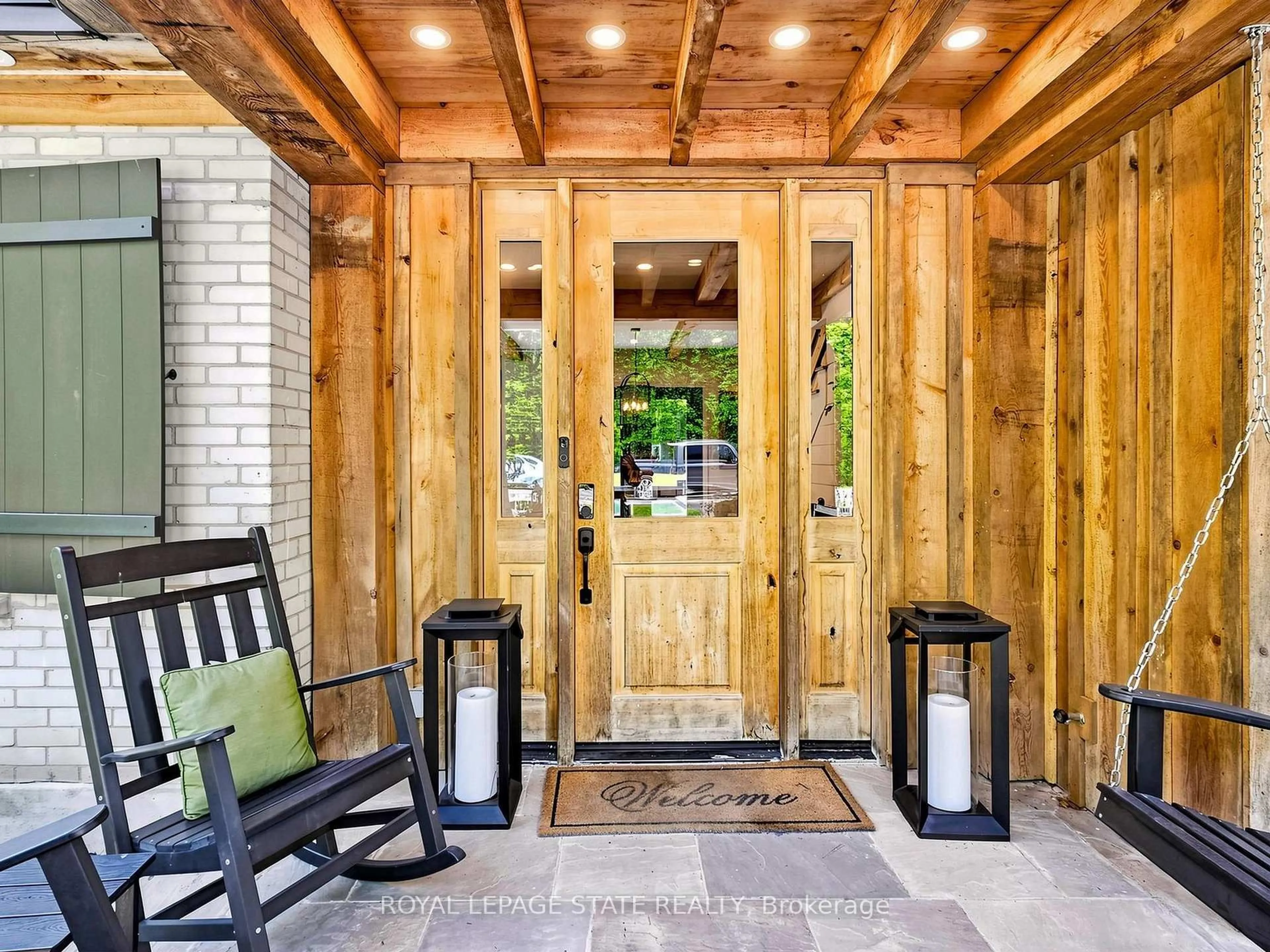 Indoor entryway for 1065 Milburough Line, Hamilton Ontario L8B 1R1