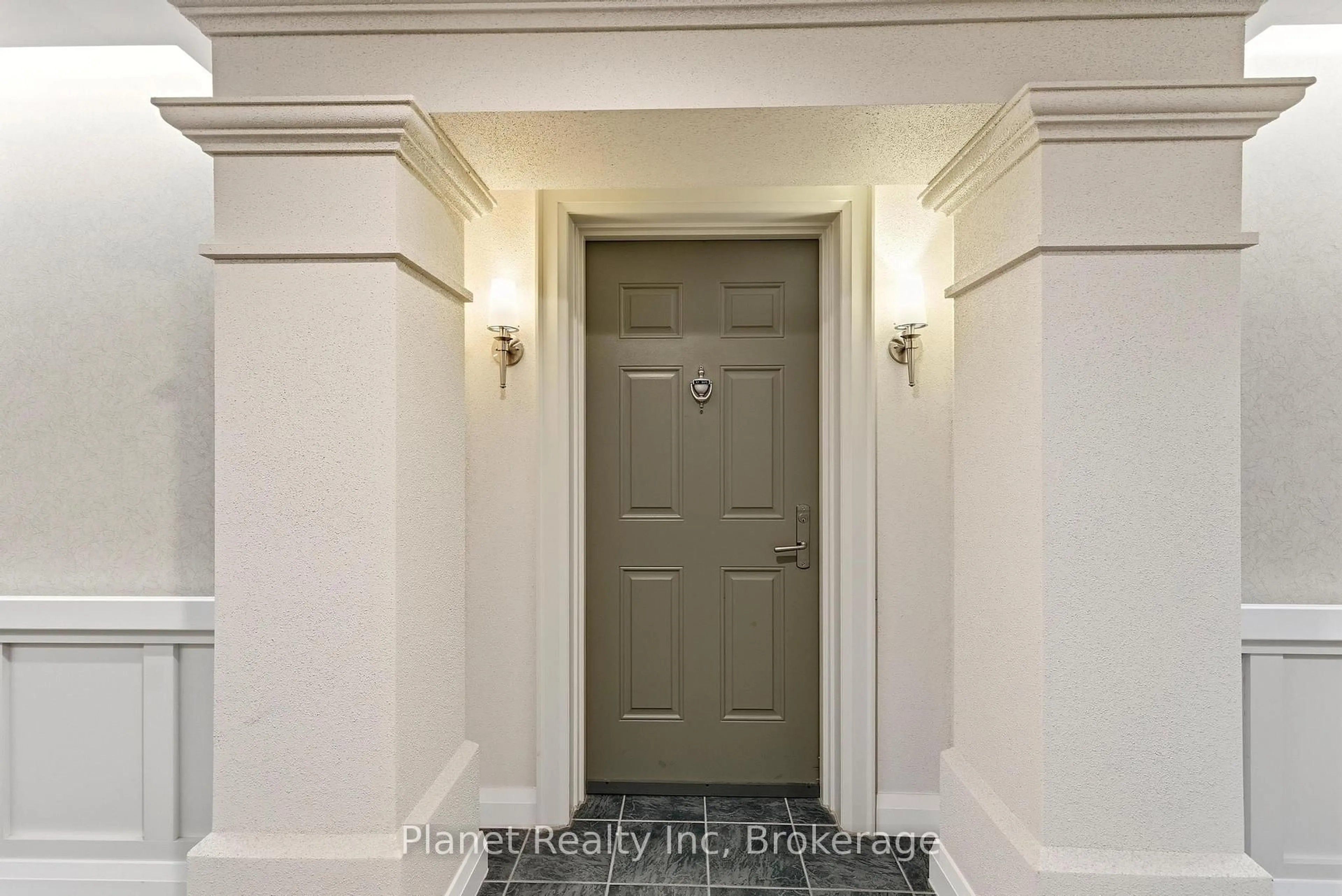 Indoor entryway for 71 Bayberry Dr #D301, Guelph Ontario N1G 5K9