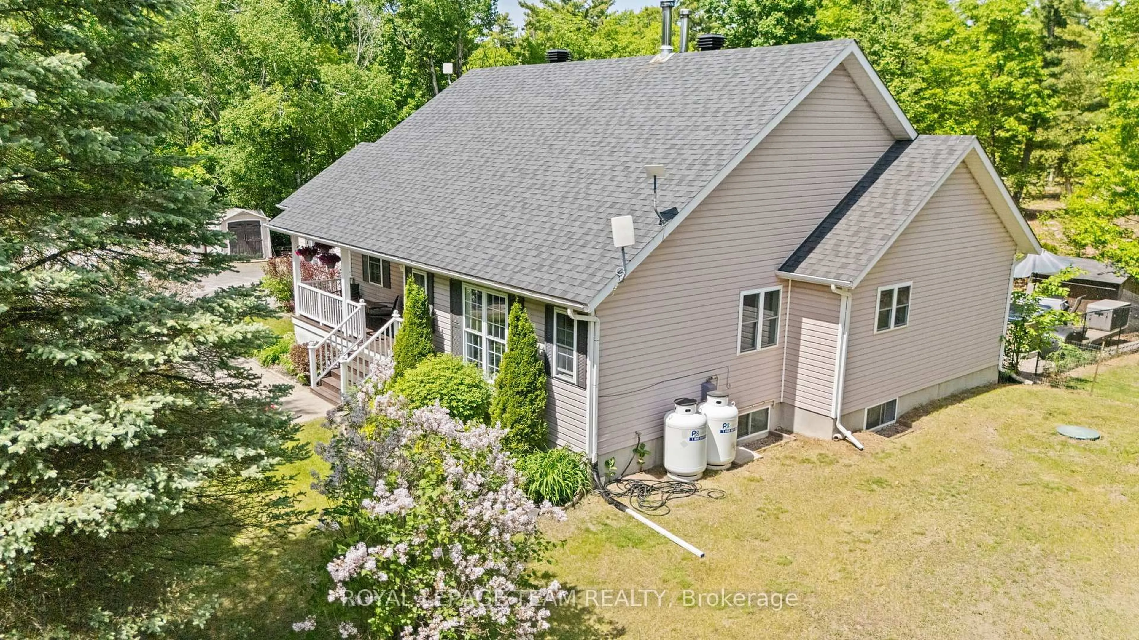 A pic from outside/outdoor area/front of a property/back of a property/a pic from drone, unknown for 5040 Stonecrest Rd, Ottawa Ontario K0A 3M0