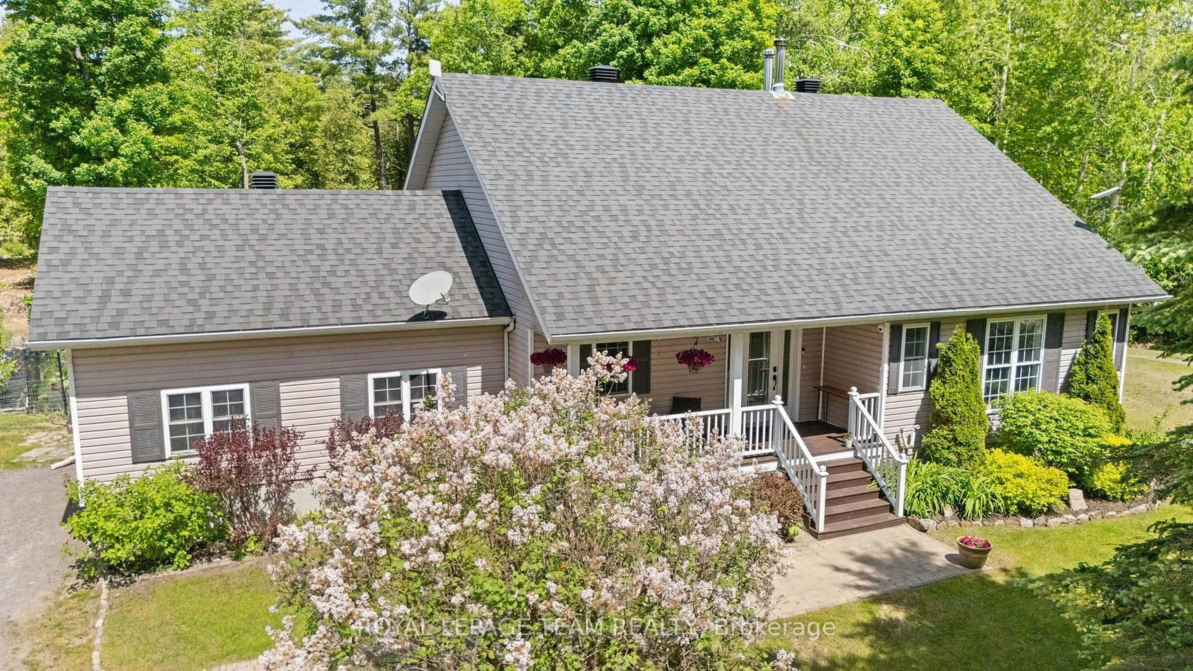 A pic from outside/outdoor area/front of a property/back of a property/a pic from drone, unknown for 5040 Stonecrest Rd, Ottawa Ontario K0A 3M0