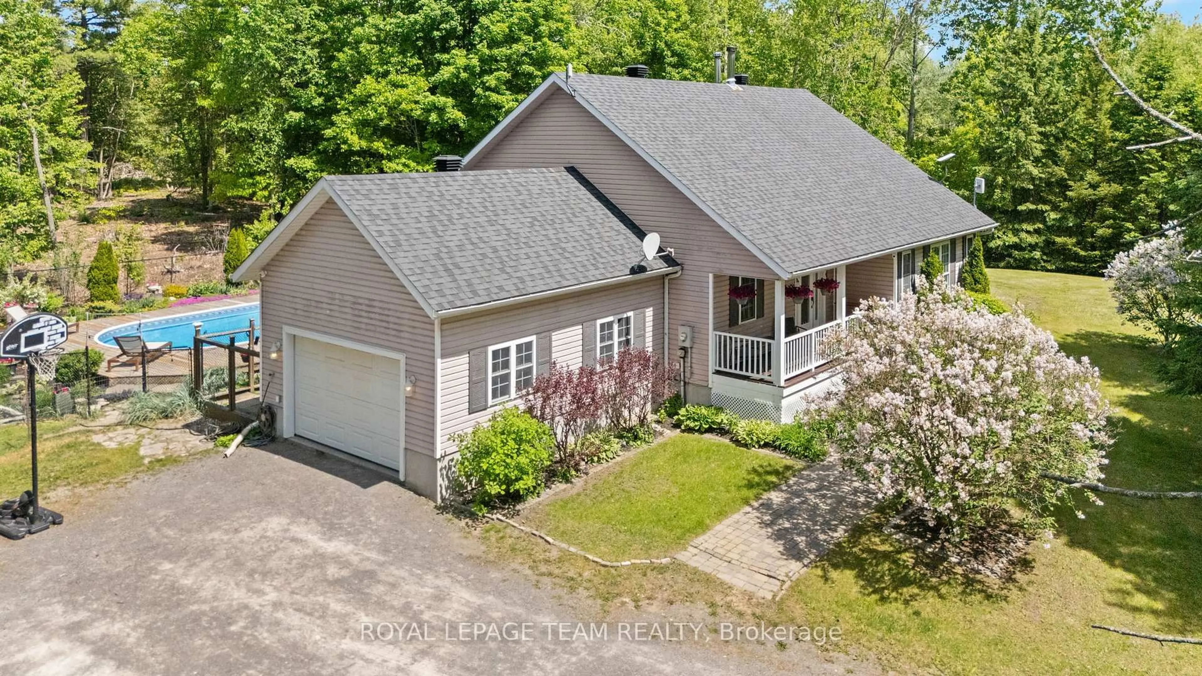A pic from outside/outdoor area/front of a property/back of a property/a pic from drone, street for 5040 Stonecrest Rd, Ottawa Ontario K0A 3M0