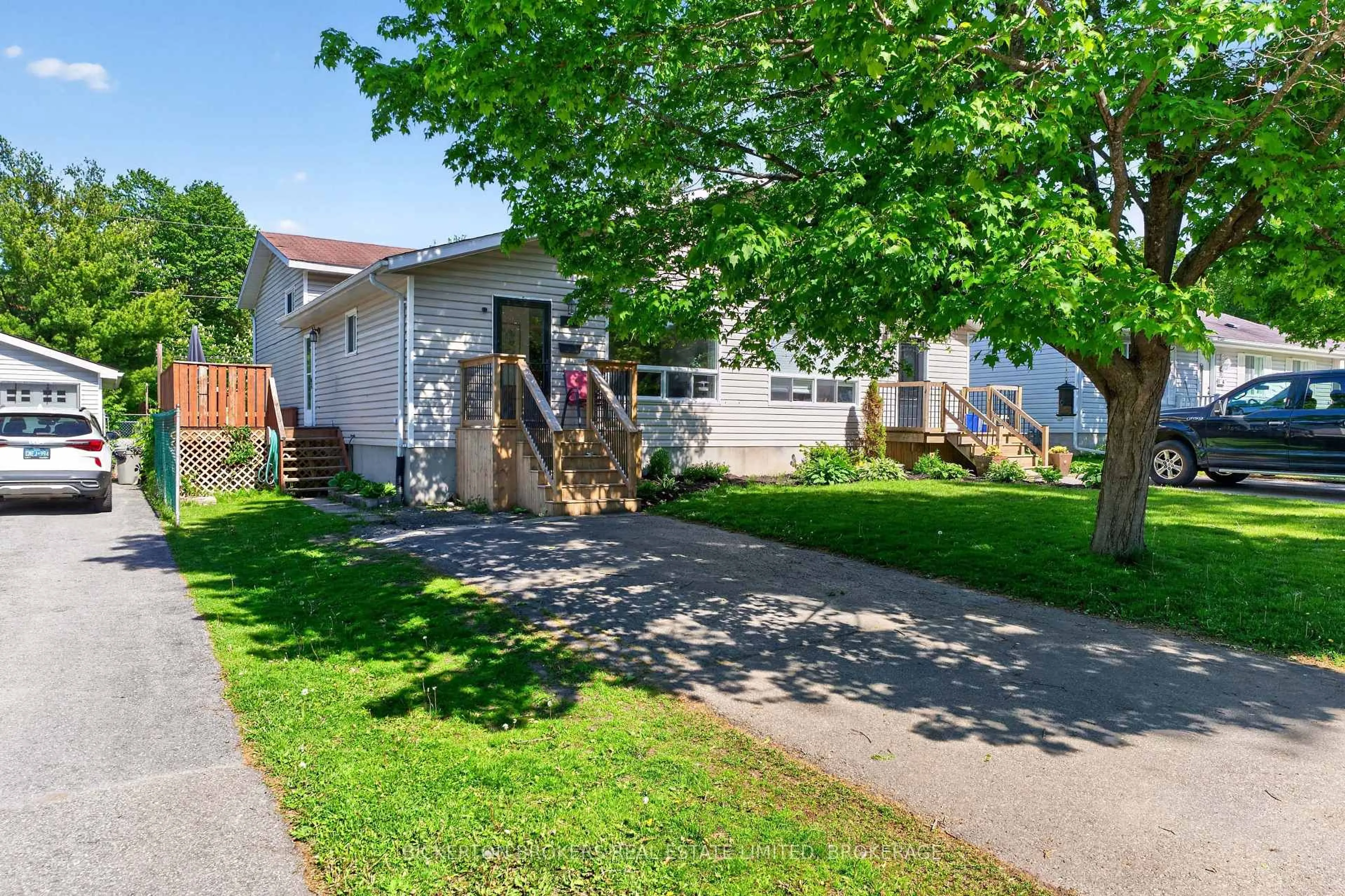 Unknown for 41 Maple St, Gananoque Ontario K7G 2N6