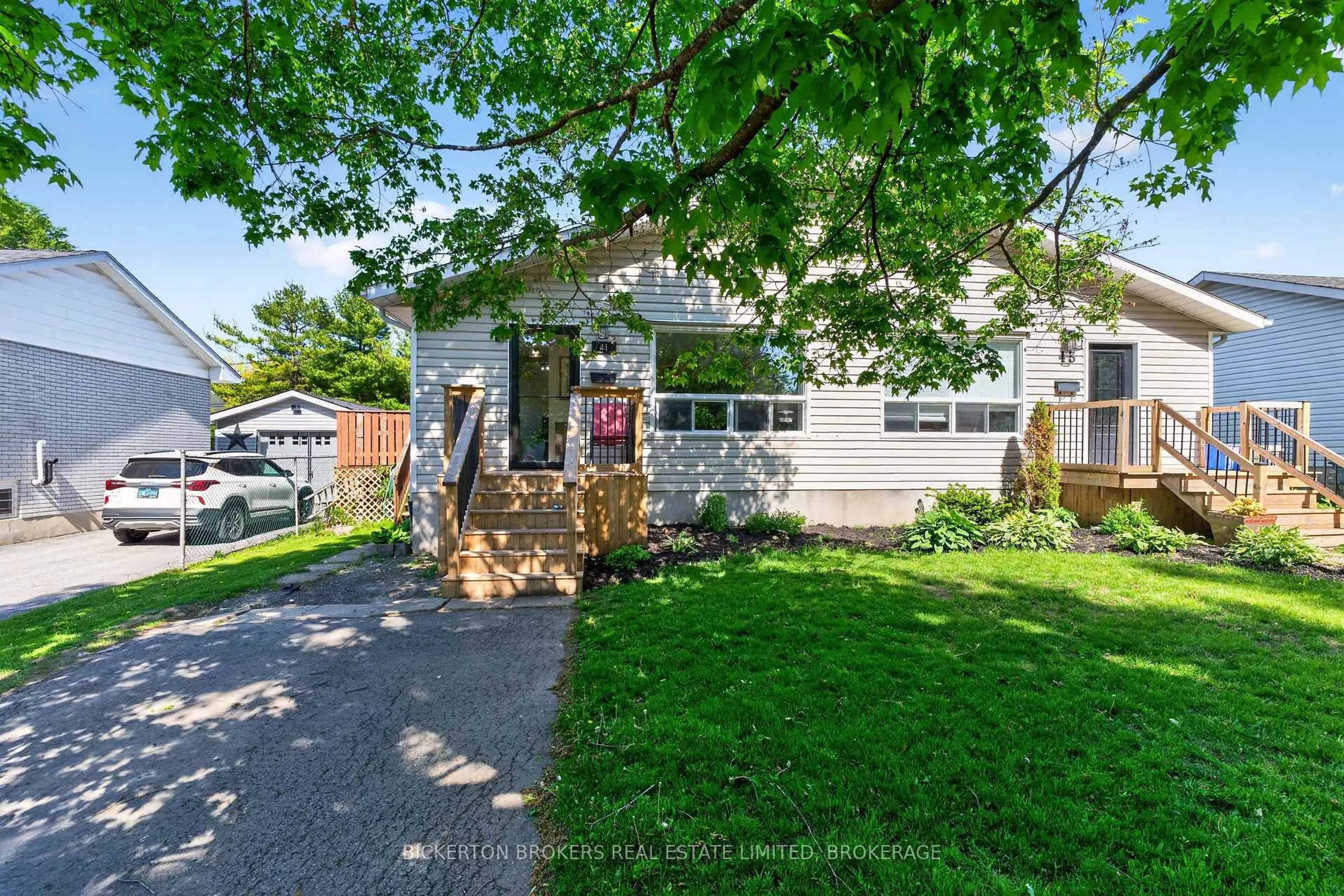 Unknown for 41 Maple St, Gananoque Ontario K7G 2N6