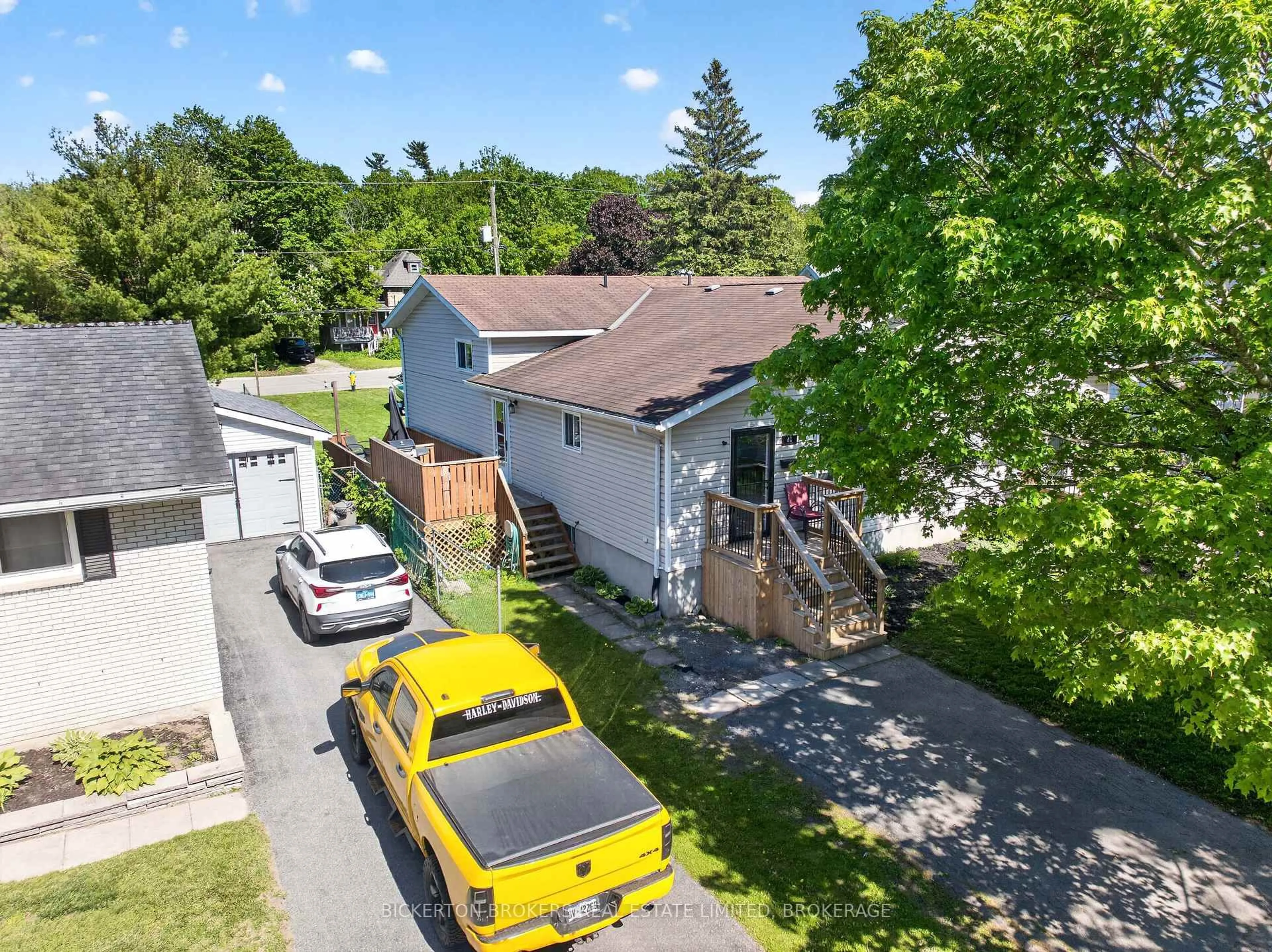 A pic from outside/outdoor area/front of a property/back of a property/a pic from drone, street for 41 Maple St, Gananoque Ontario K7G 2N6