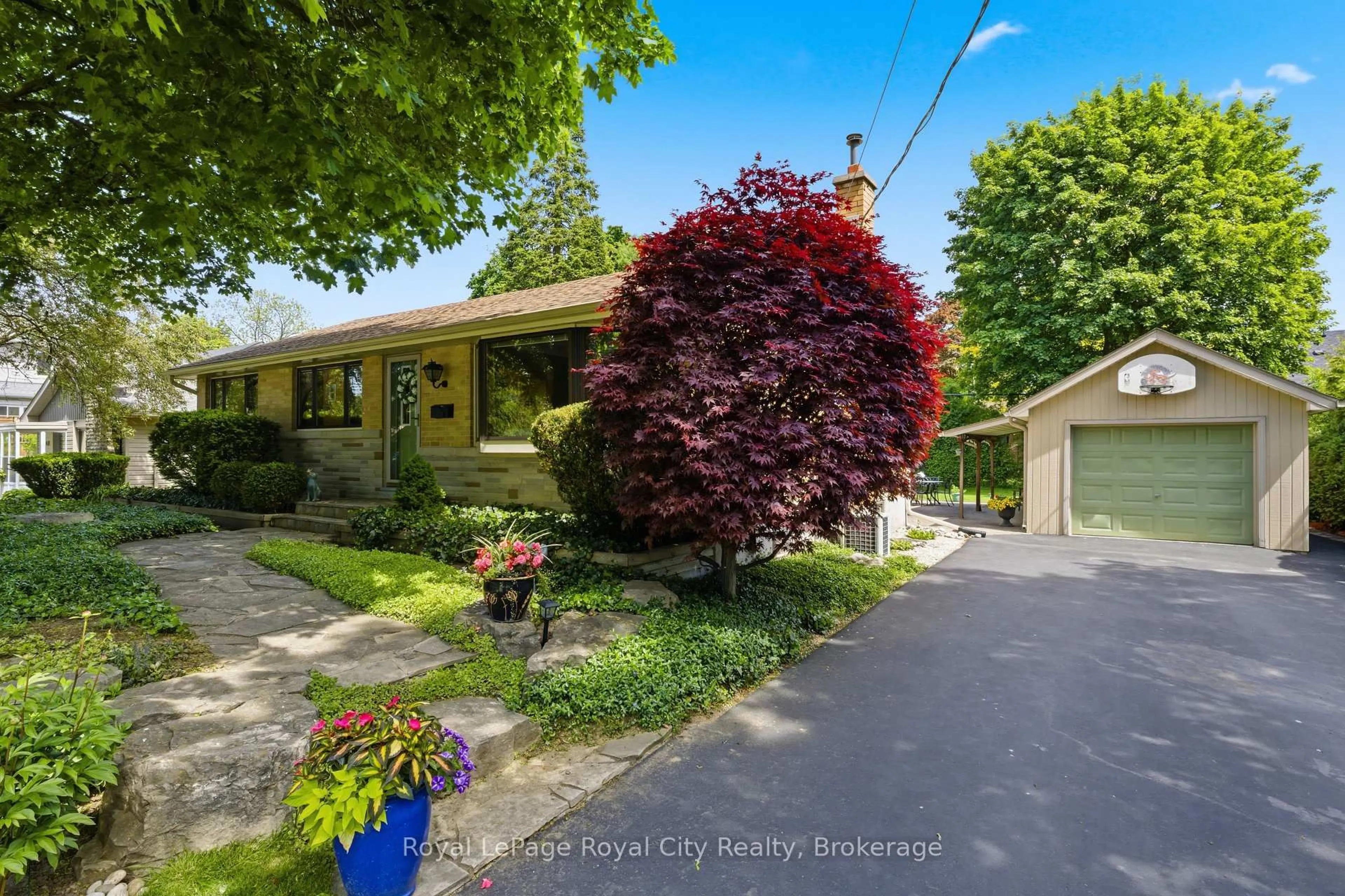 A pic from outside/outdoor area/front of a property/back of a property/a pic from drone, street for 92 Dean Ave, Guelph Ontario N1G 1L6