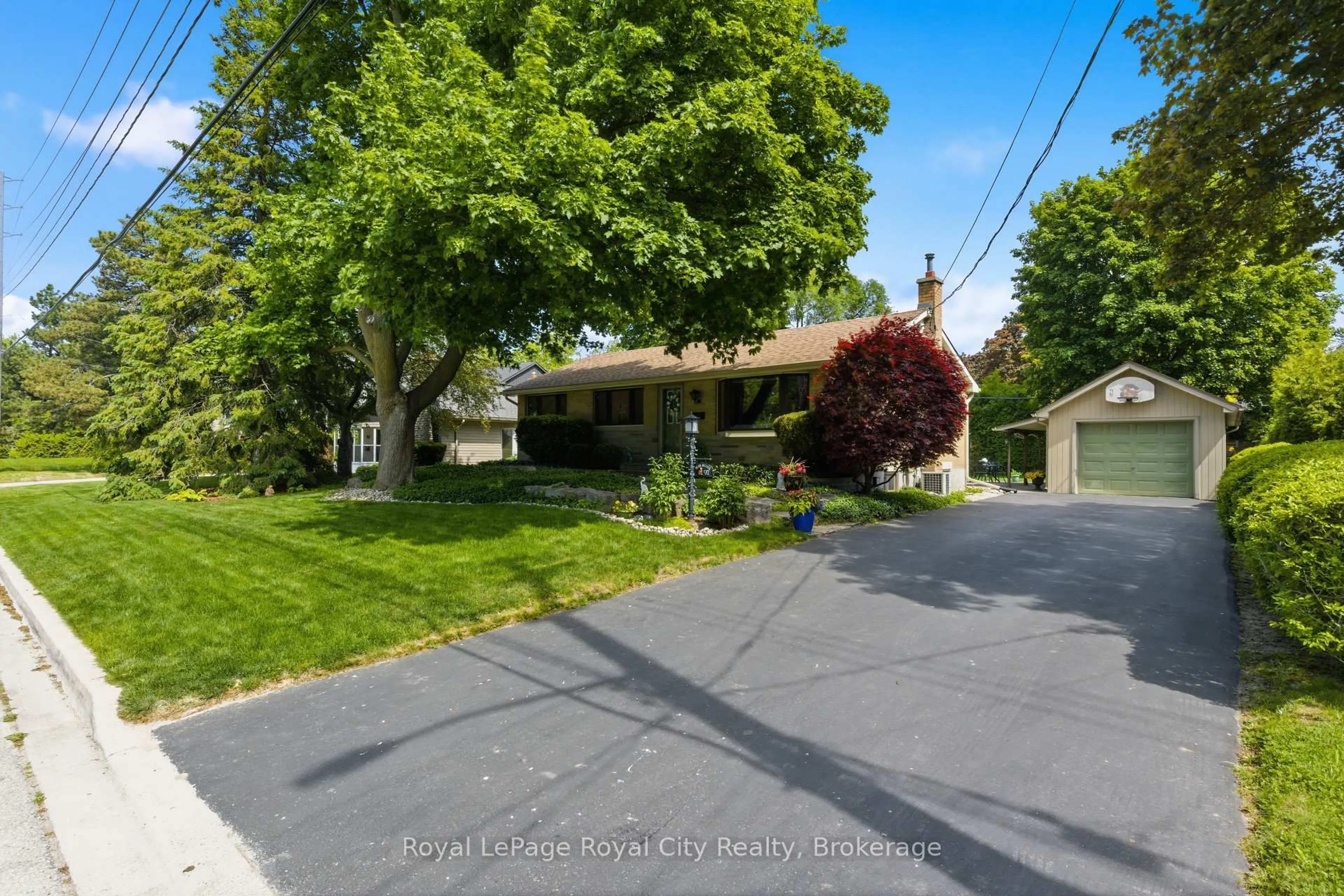 A pic from outside/outdoor area/front of a property/back of a property/a pic from drone, street for 92 Dean Ave, Guelph Ontario N1G 1L6