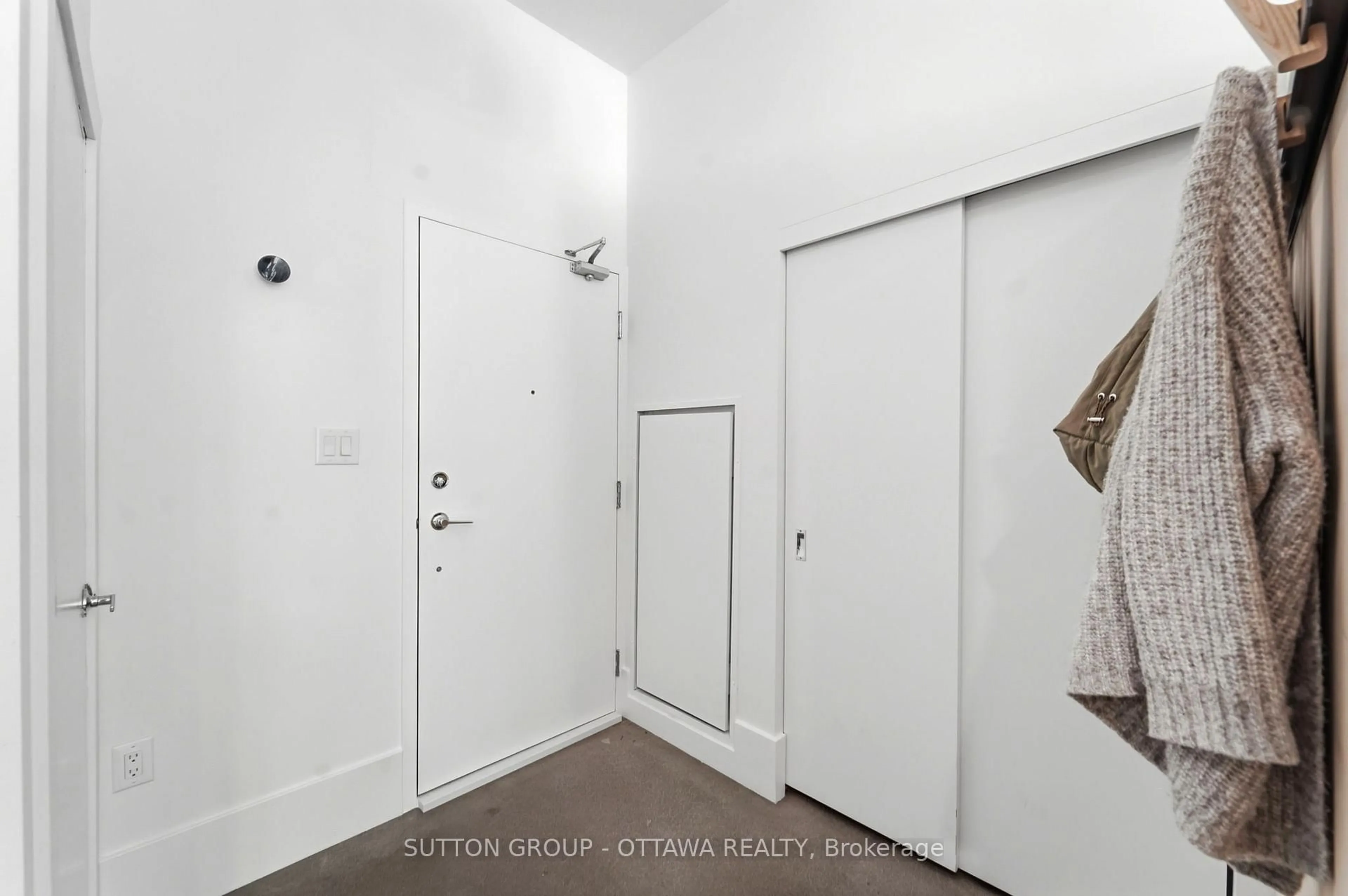 Indoor entryway for 101 Richmond Rd #110, Ottawa Ontario K1Z 0A6
