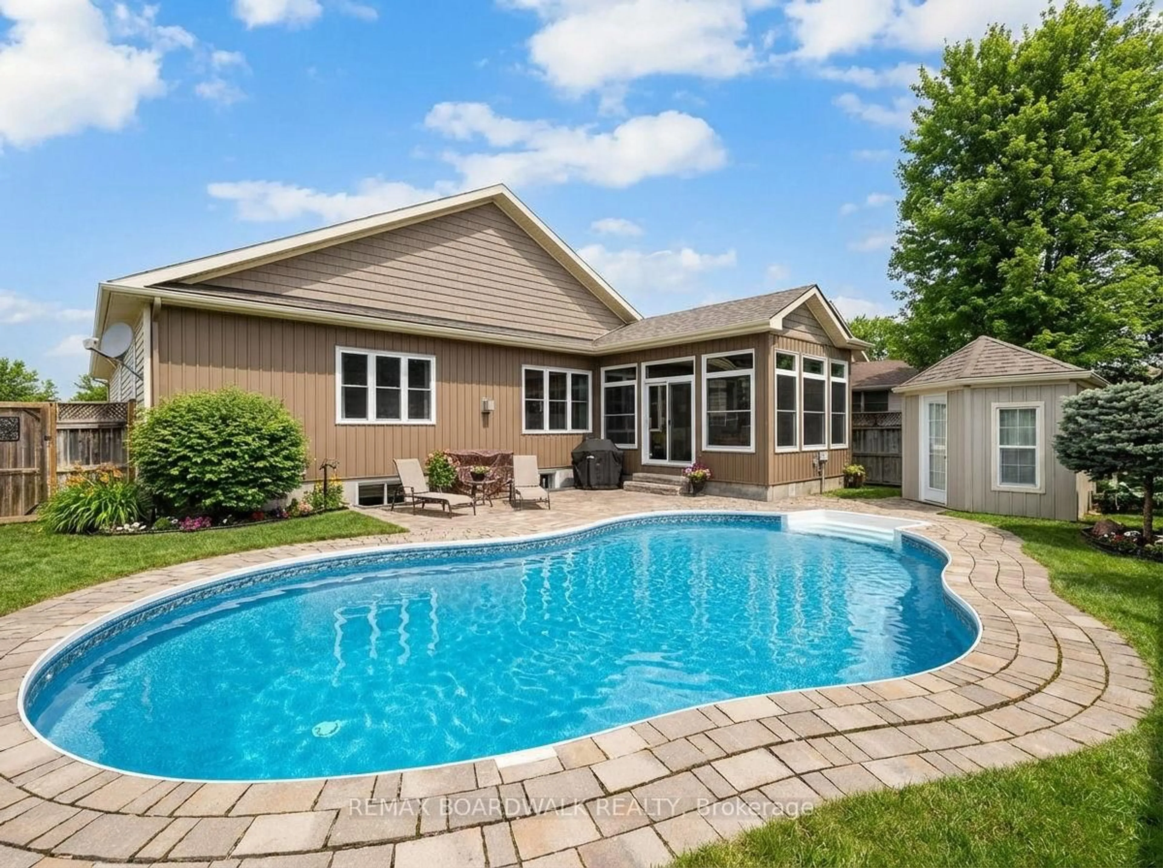Home with vinyl exterior material, water/lake/river/ocean view for 36 Sinclair Ave, Carleton Place Ontario K7C 4V3