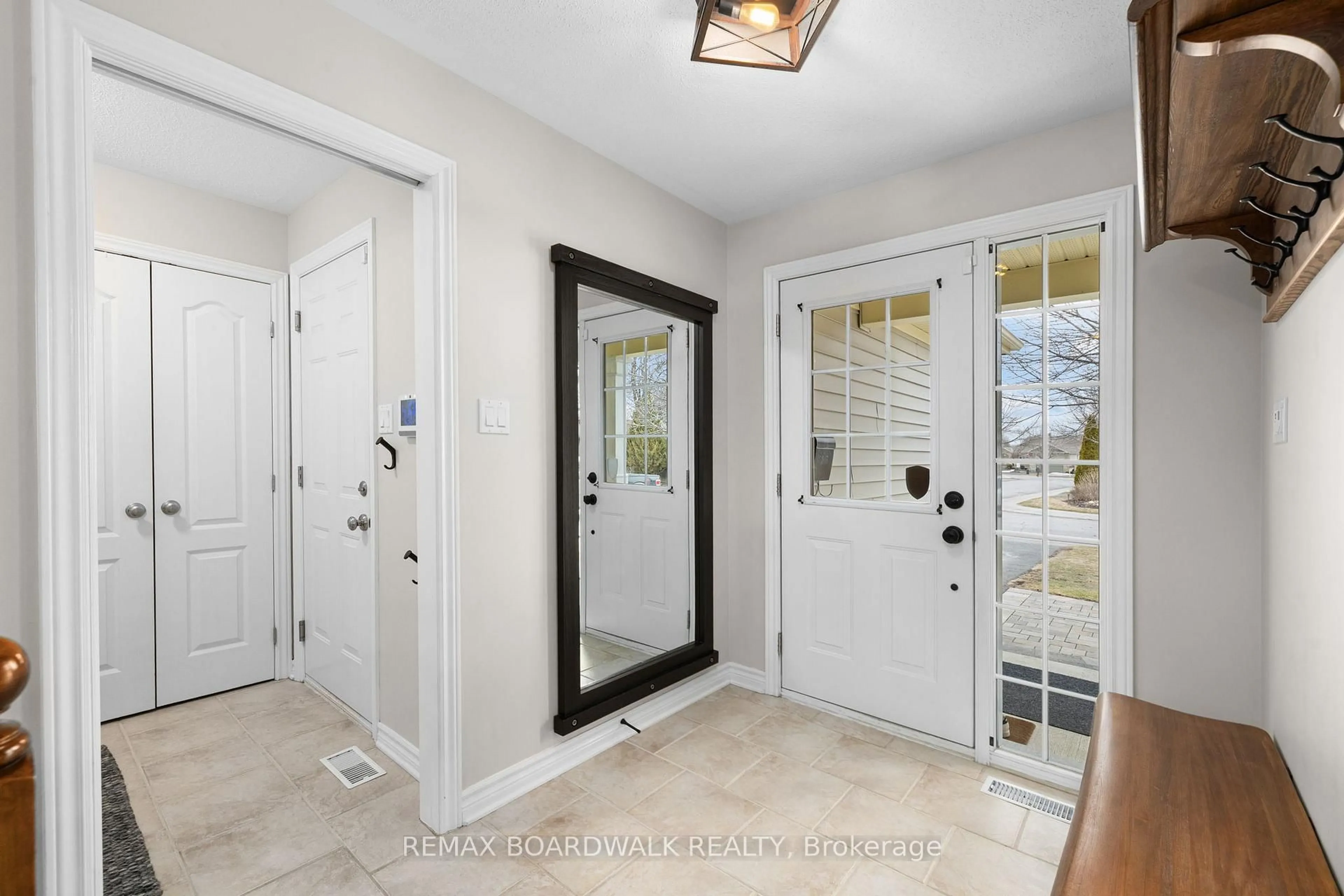 Indoor entryway for 36 Sinclair Ave, Carleton Place Ontario K7C 4V3