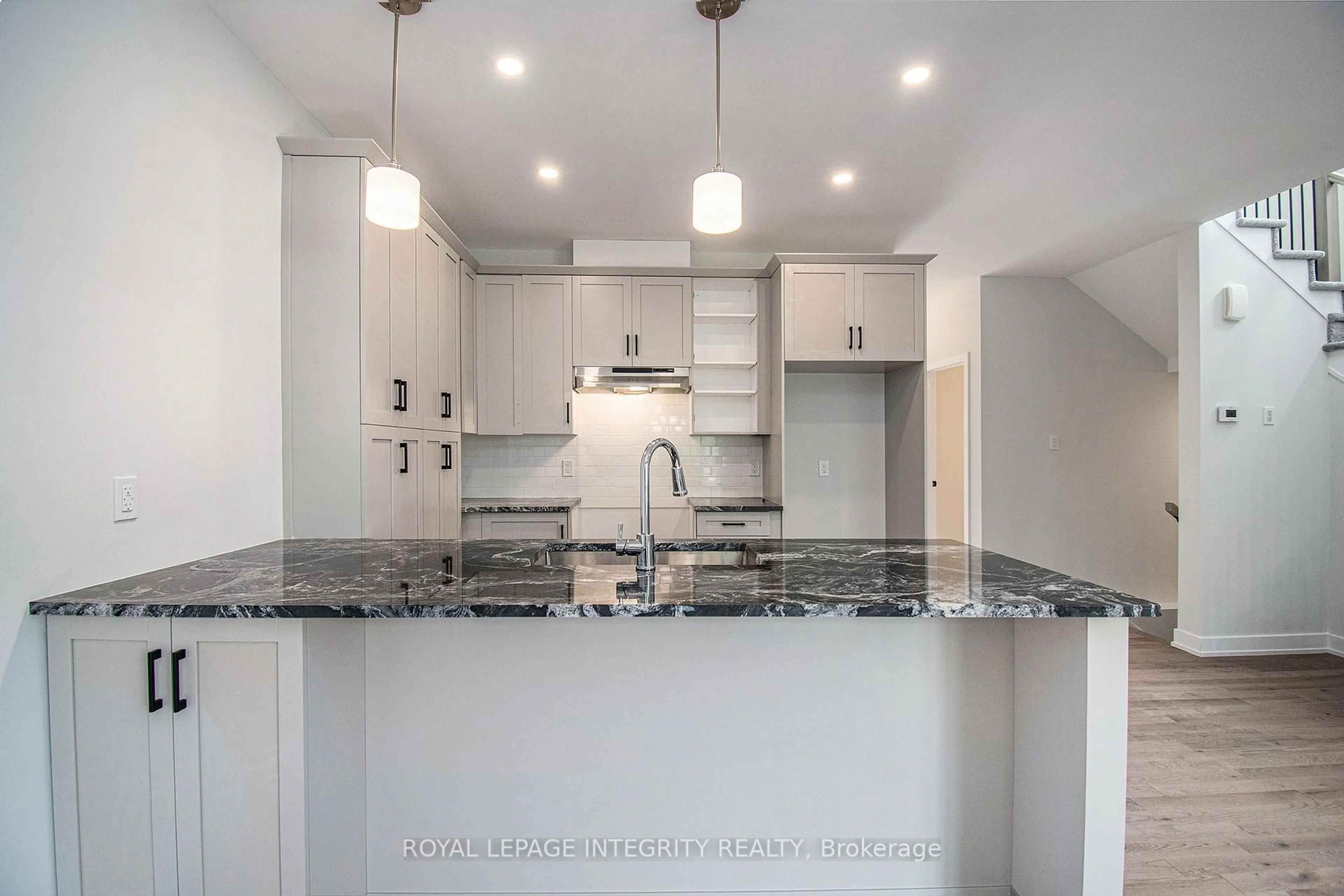 Contemporary kitchen, ceramic/tile floor for 10 Morral Crt, Arnprior Ontario K7S 0J4
