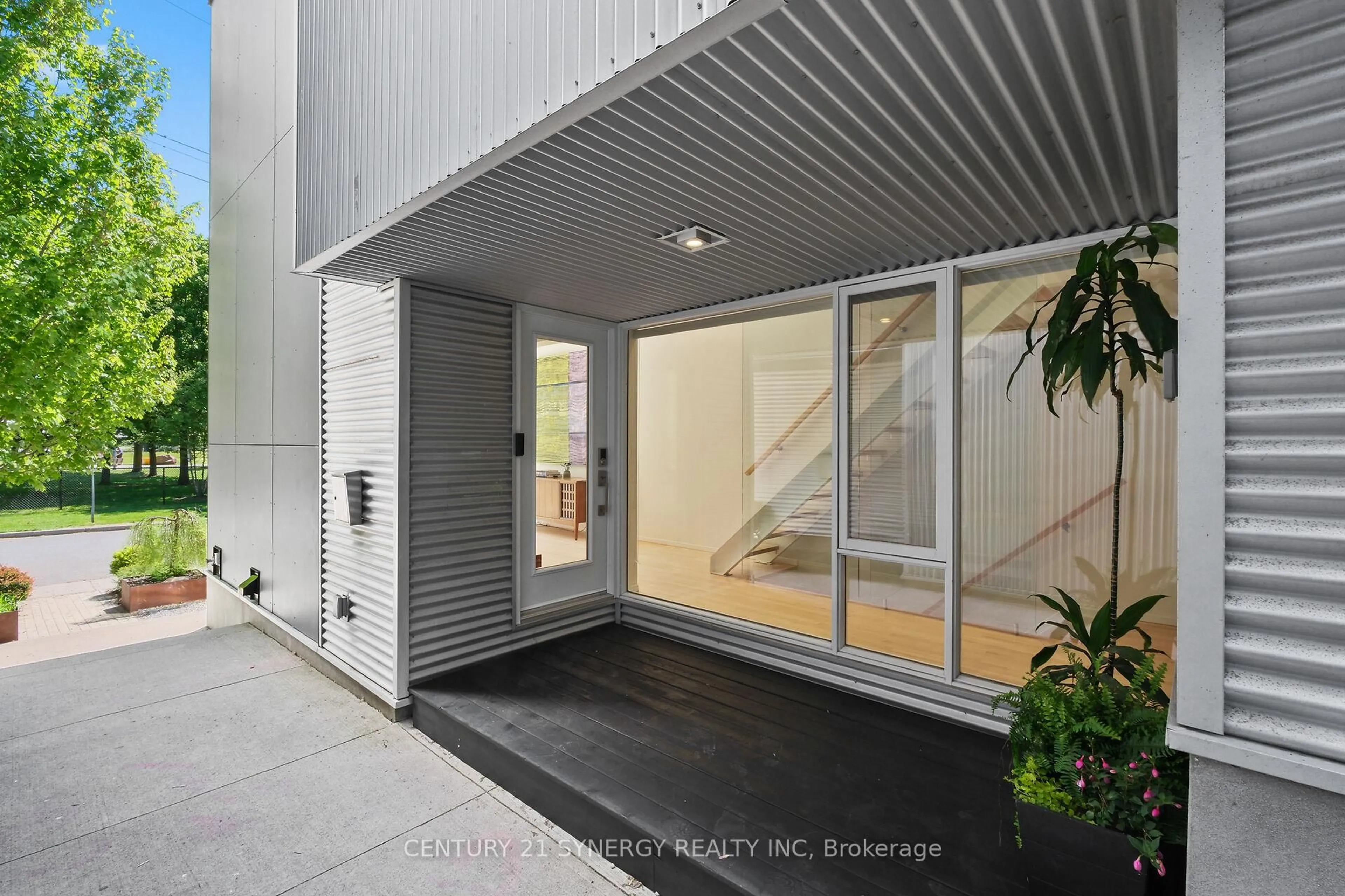 Indoor entryway for 26 Stonehurst Ave, Ottawa Ontario K1Y 1R4