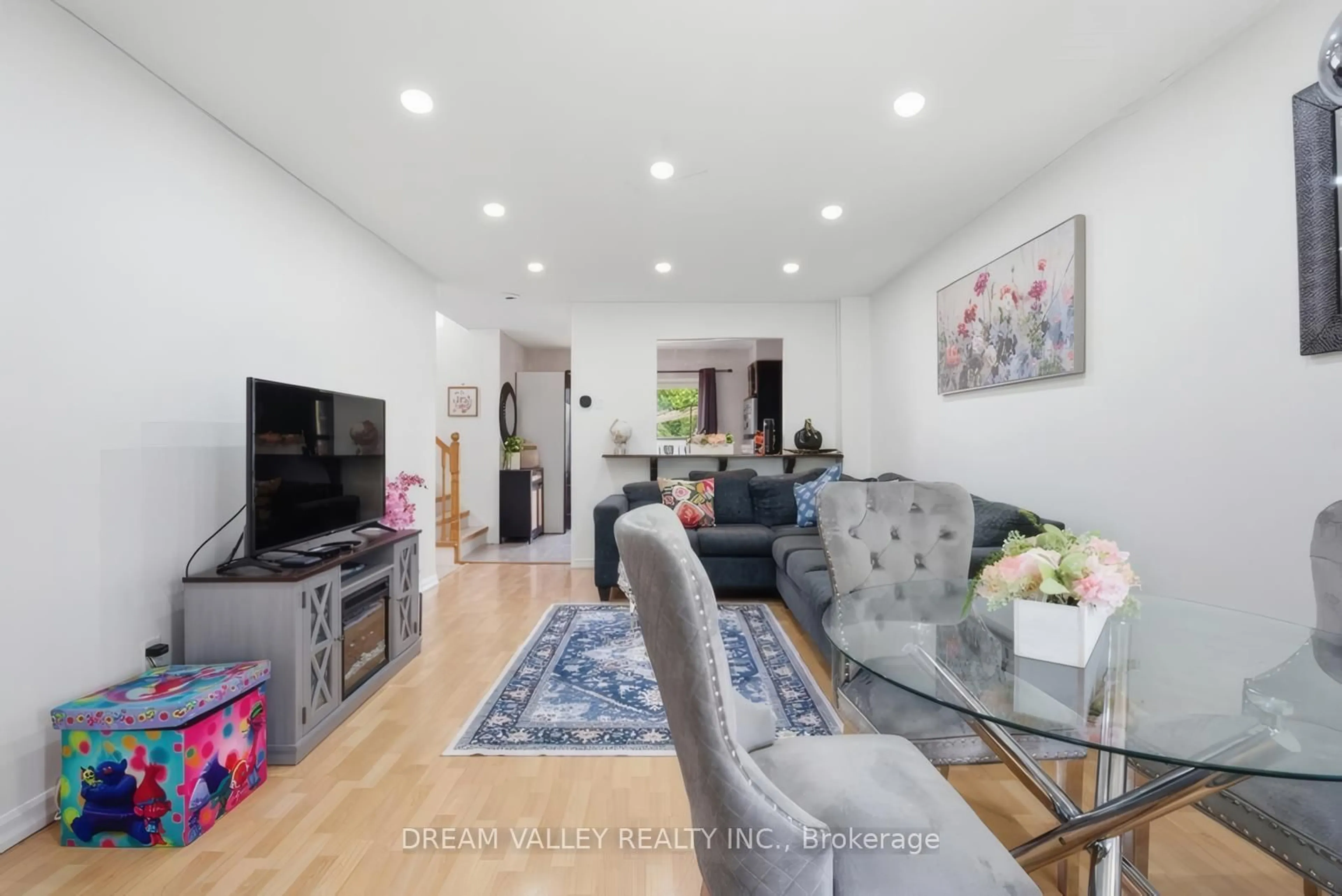 Living room with furniture, unknown for 54 Bailey Ave, Guelph Ontario N1H 8N4