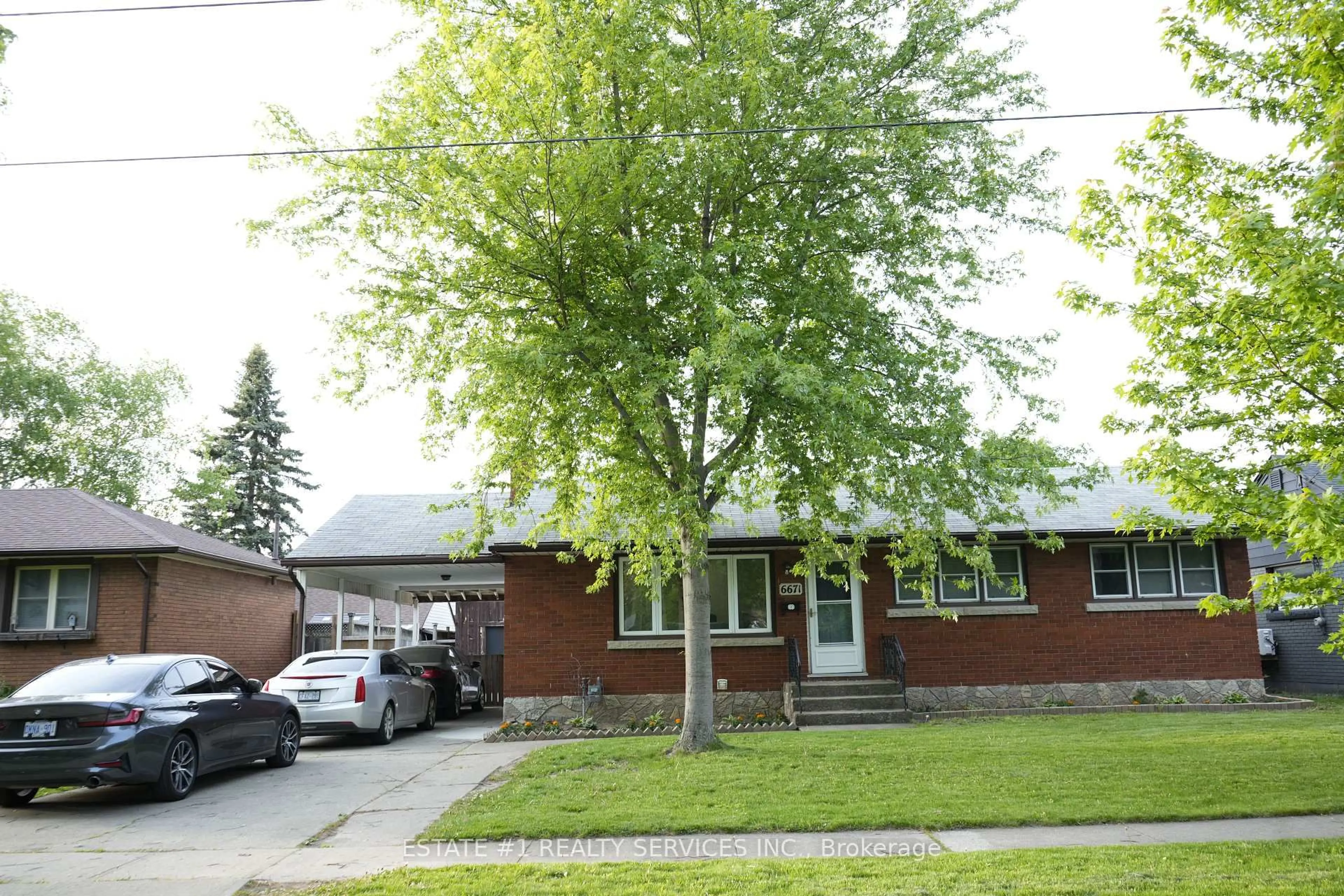 Home with brick exterior material, street for 6671 Russell St, Niagara Falls Ontario L2J 1P9