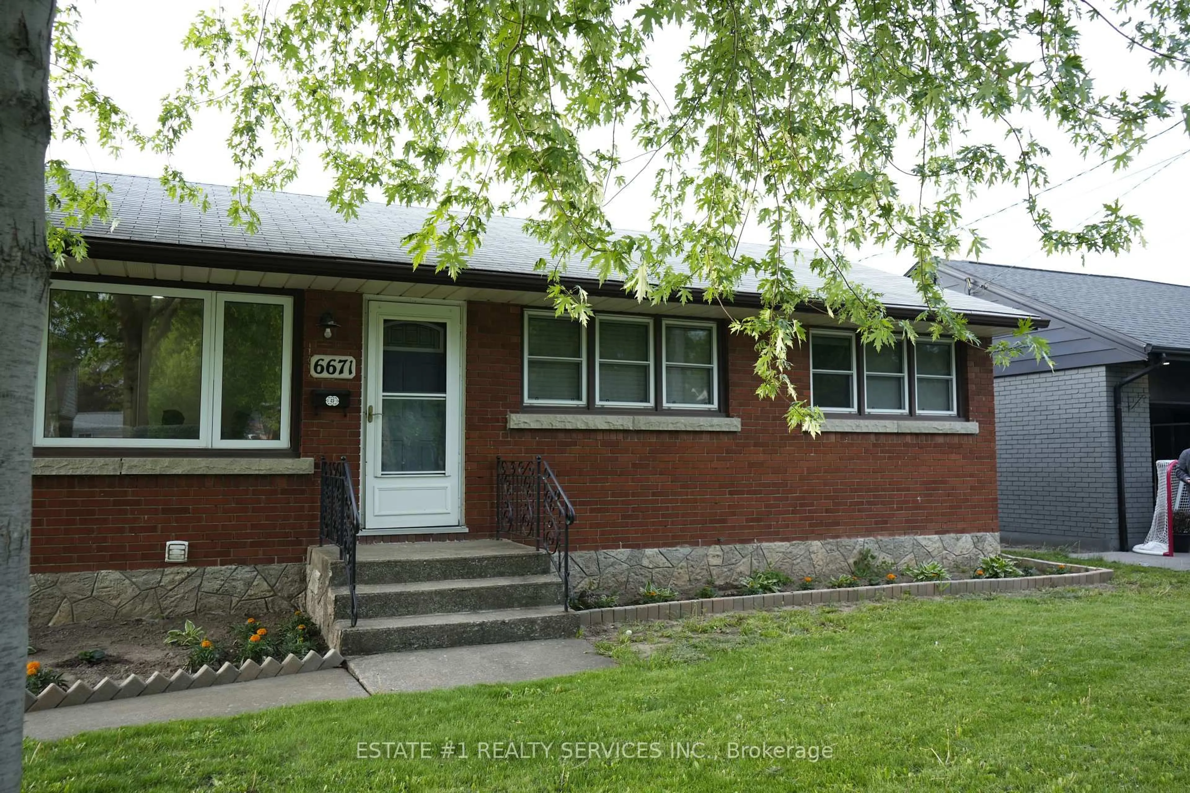 Home with brick exterior material, street for 6671 Russell St, Niagara Falls Ontario L2J 1P9