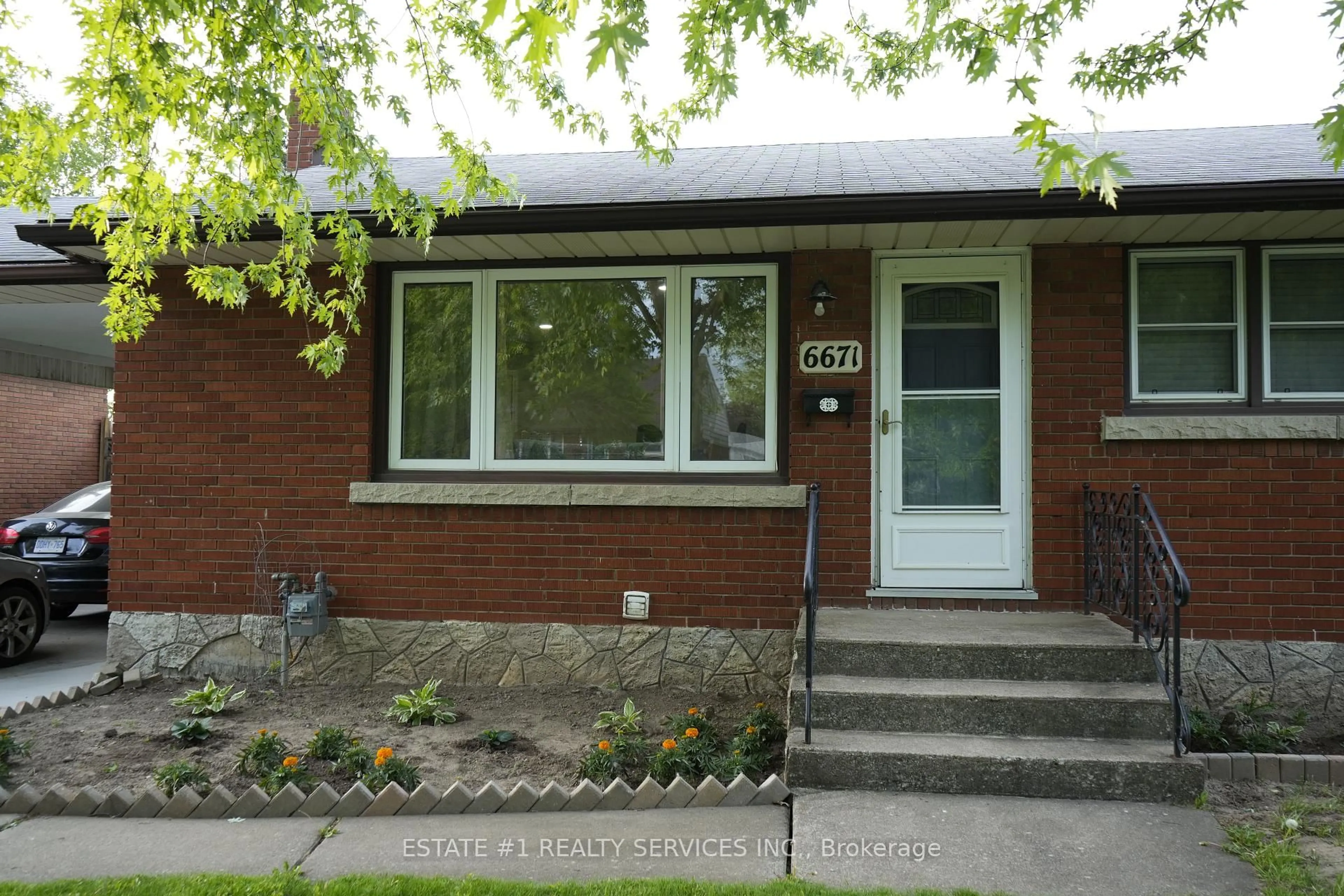 Home with brick exterior material, street for 6671 Russell St, Niagara Falls Ontario L2J 1P9