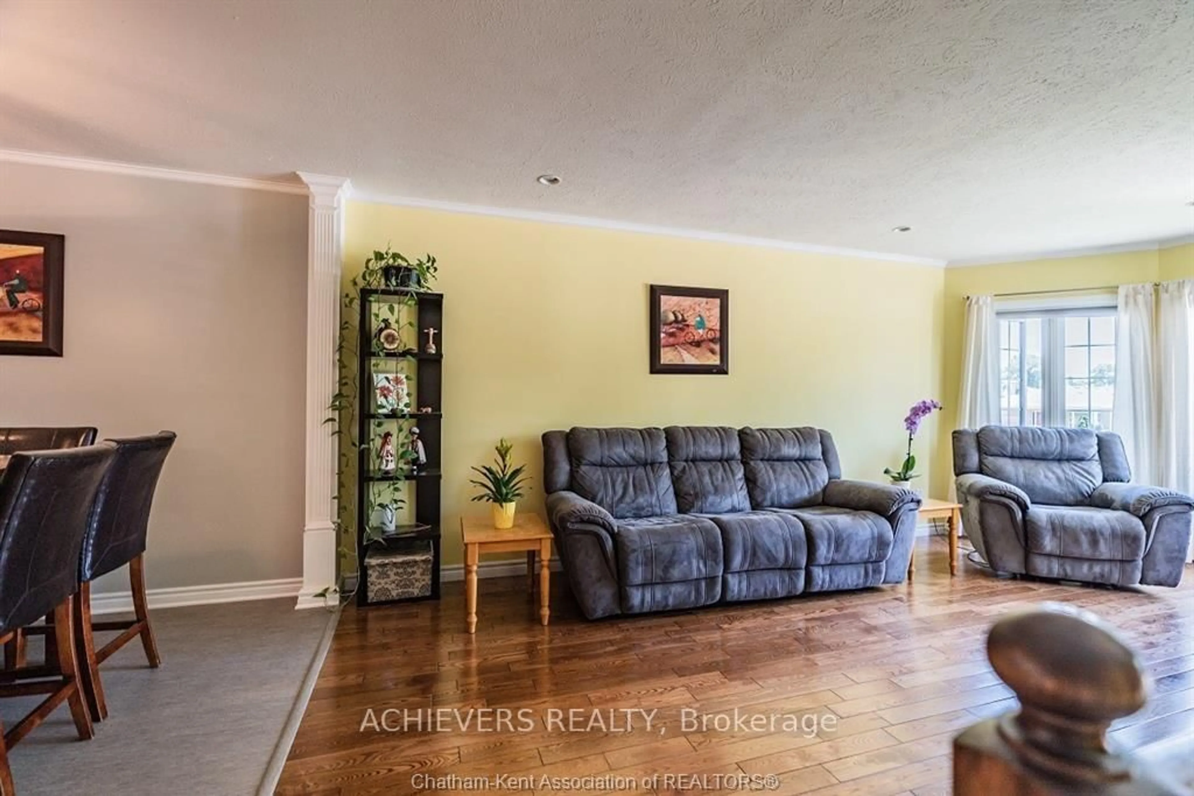 Living room with furniture, wood/laminate floor for 107 Greenfield Lane, Chatham-Kent Ontario N7L 5N5