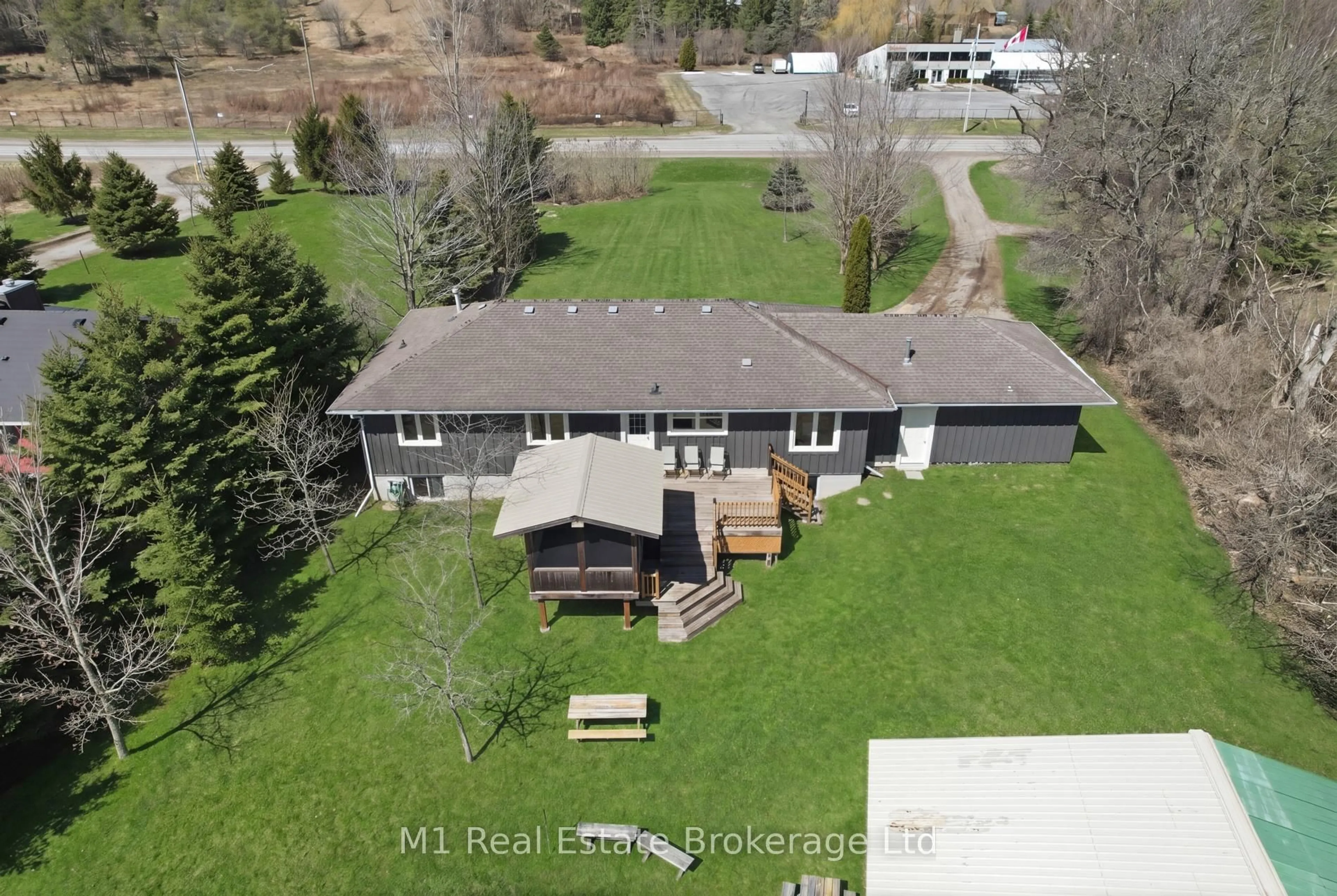 A pic from outside/outdoor area/front of a property/back of a property/a pic from drone, unknown for 9467 Wellington Rd 124, Erin Ontario N0B 1T0