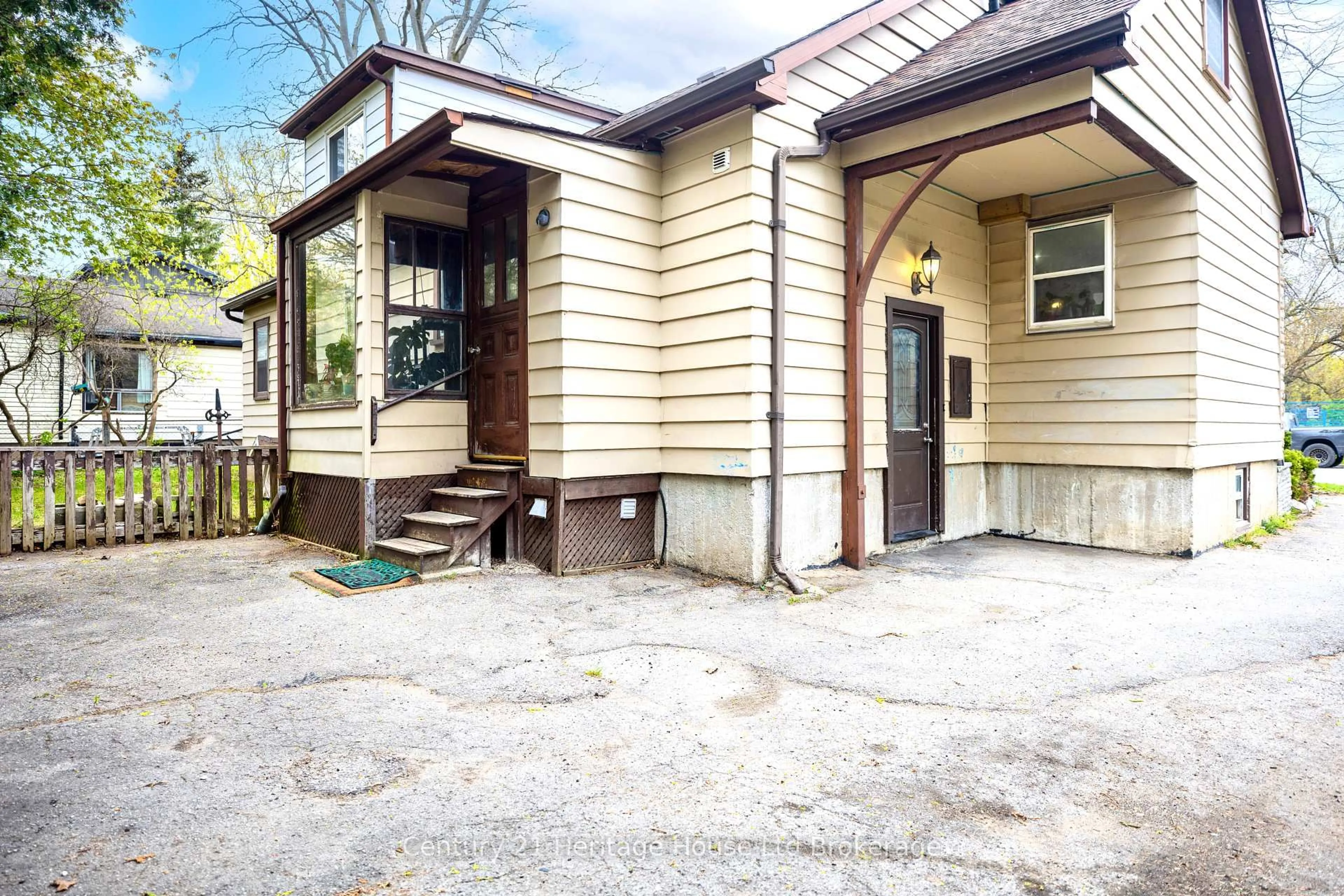 Patio, street for 31 Wethered St, London East Ontario N5Y 1G8