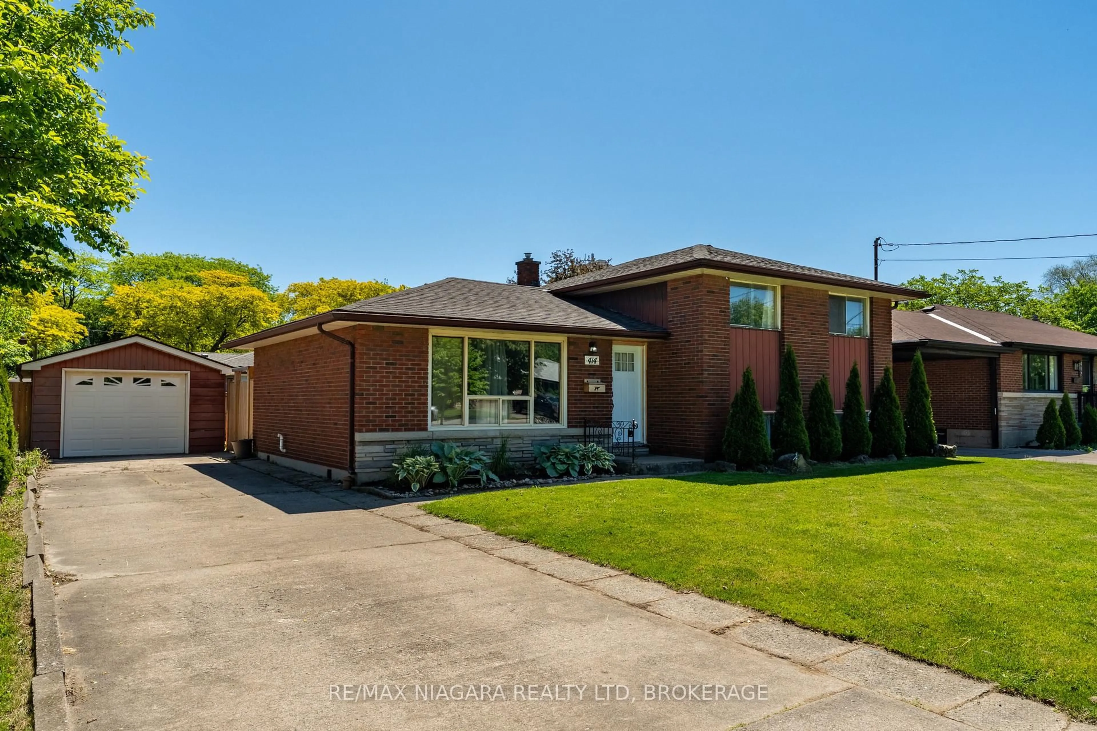 Home with brick exterior material, street for 414 Bunting Rd, St. Catharines Ontario L2M 3Z2