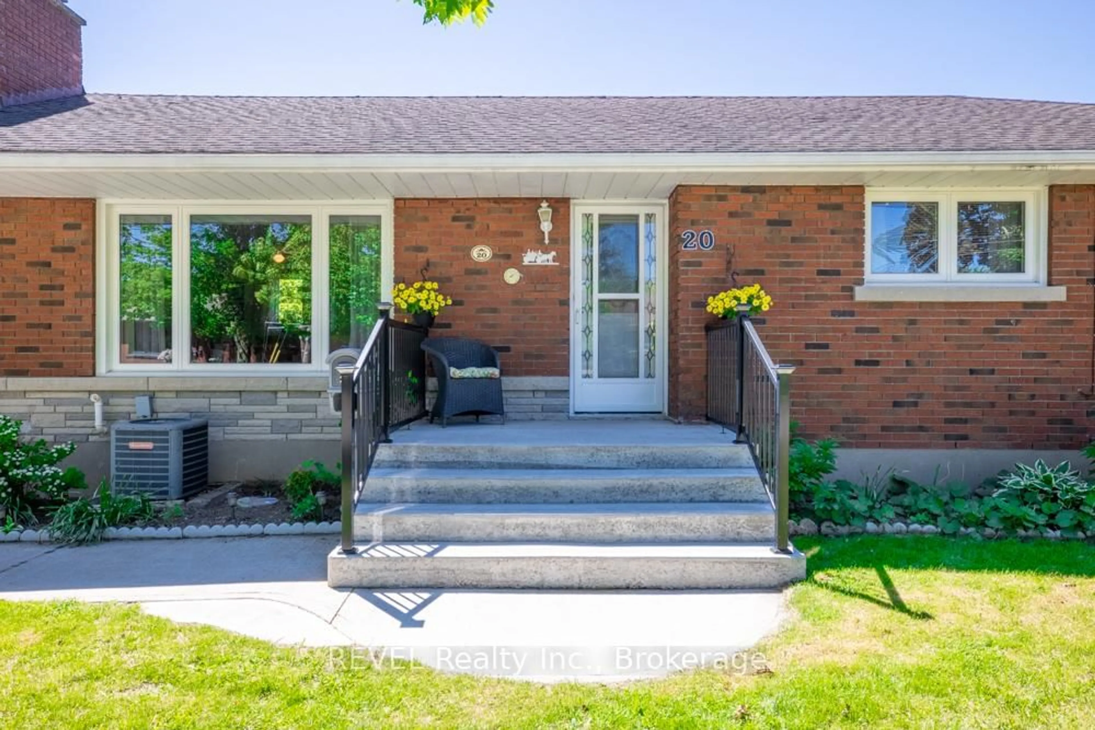 Home with brick exterior material, street for 20 Glencairn Dr, St. Catharines Ontario L2M 2N3