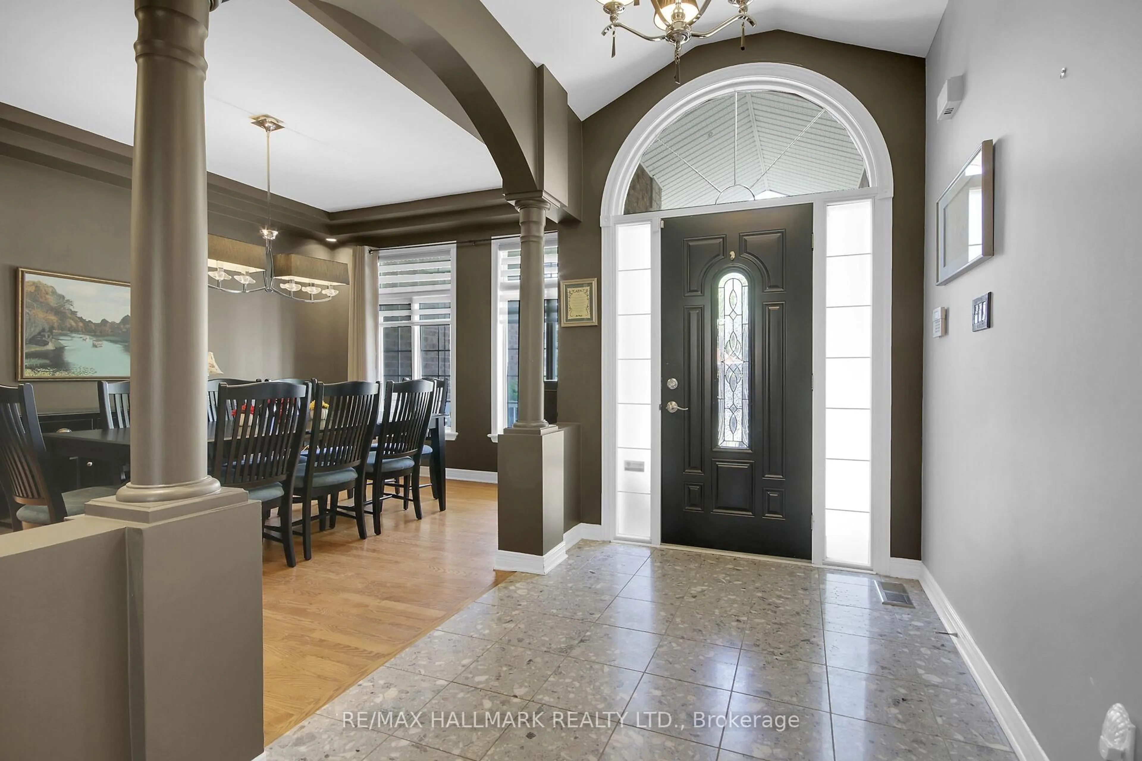 Indoor entryway for 5 Dolomite St, Stittsville Ontario K2S 1Y8