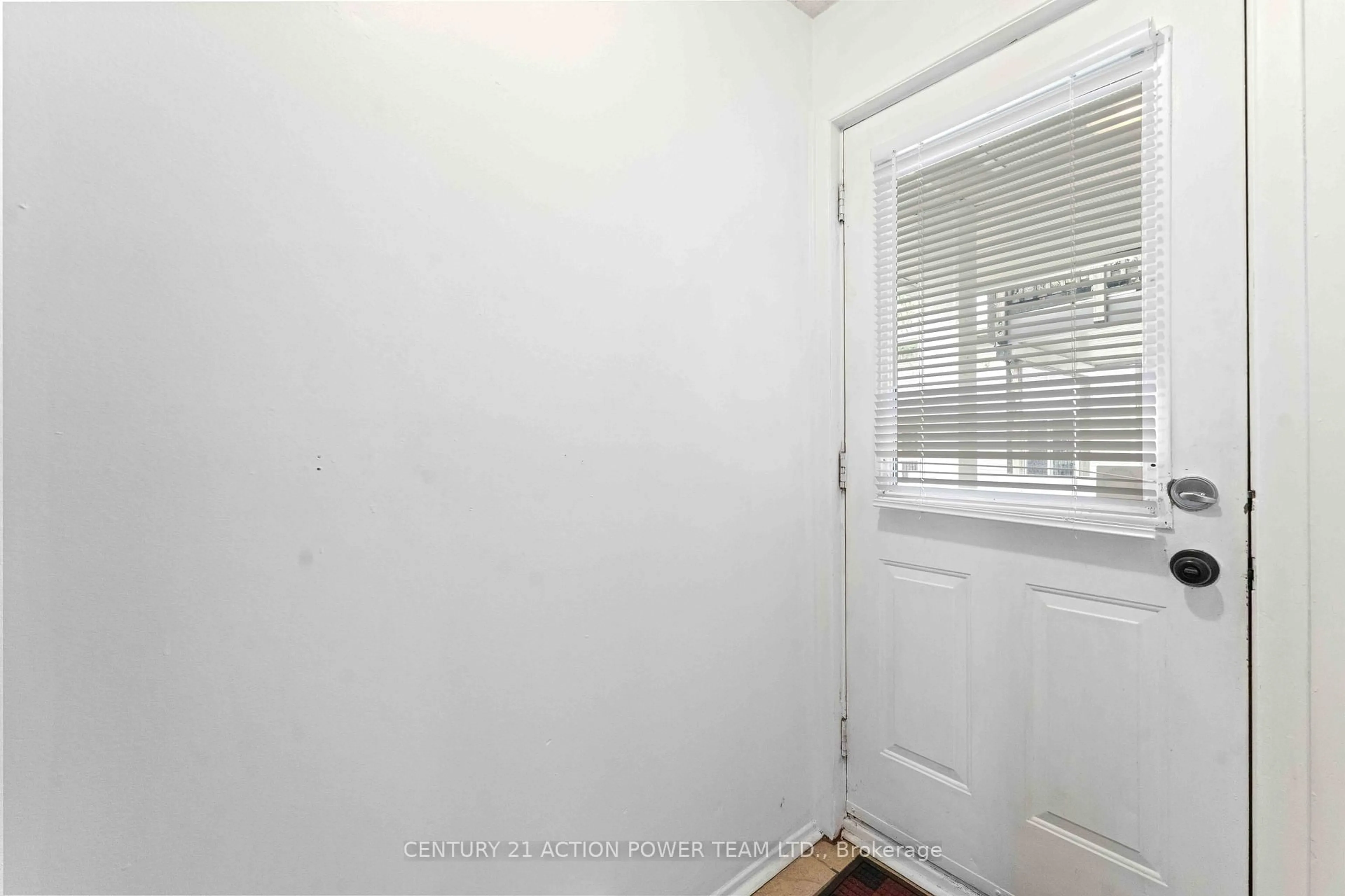 A pic of a room for 1006 Tanguay Crt #41, Ottawa Ontario K2L 3X5