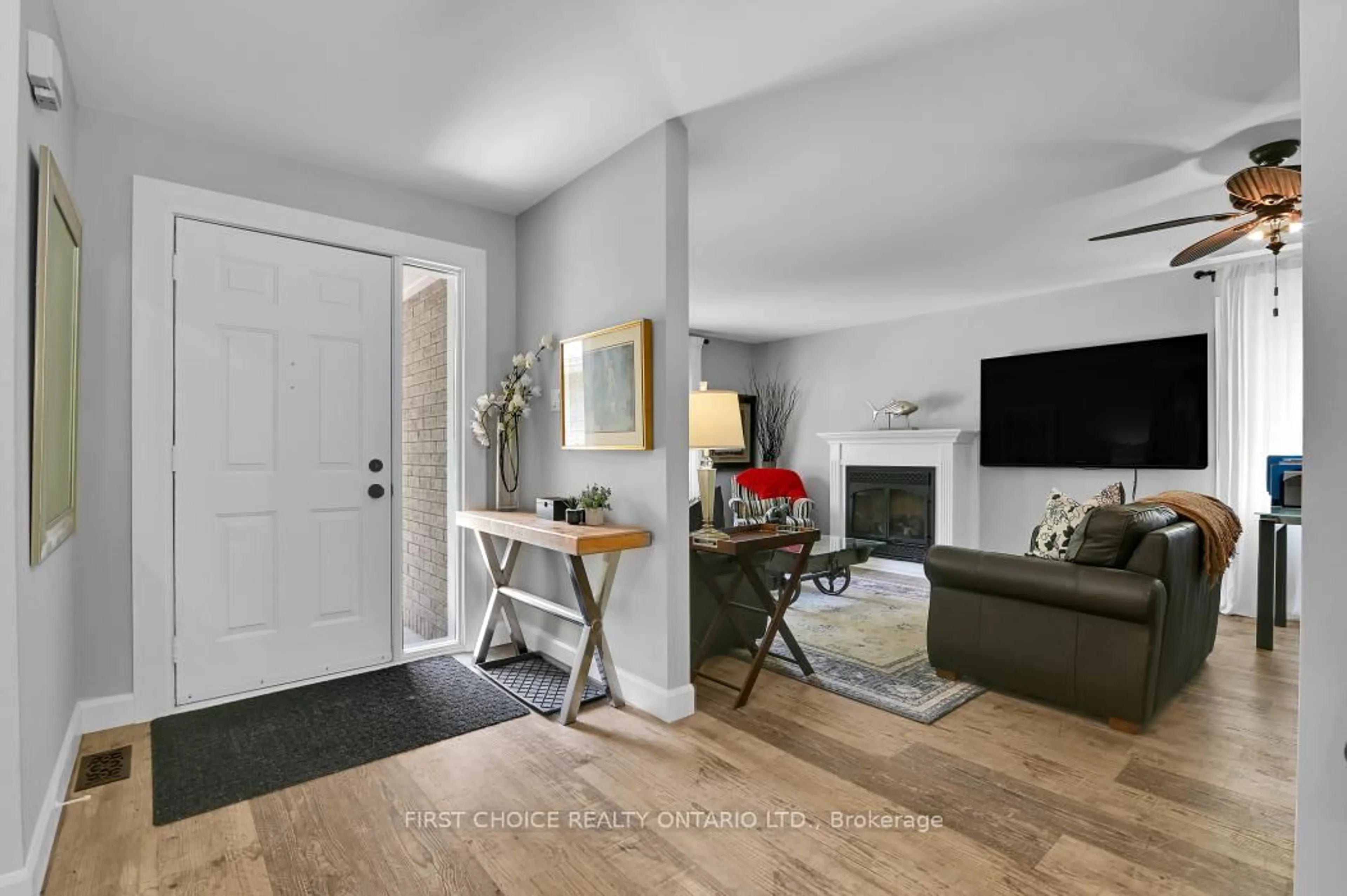 Indoor entryway for 6 South Point Dr, Rideau Lakes Ontario K7A 4S5
