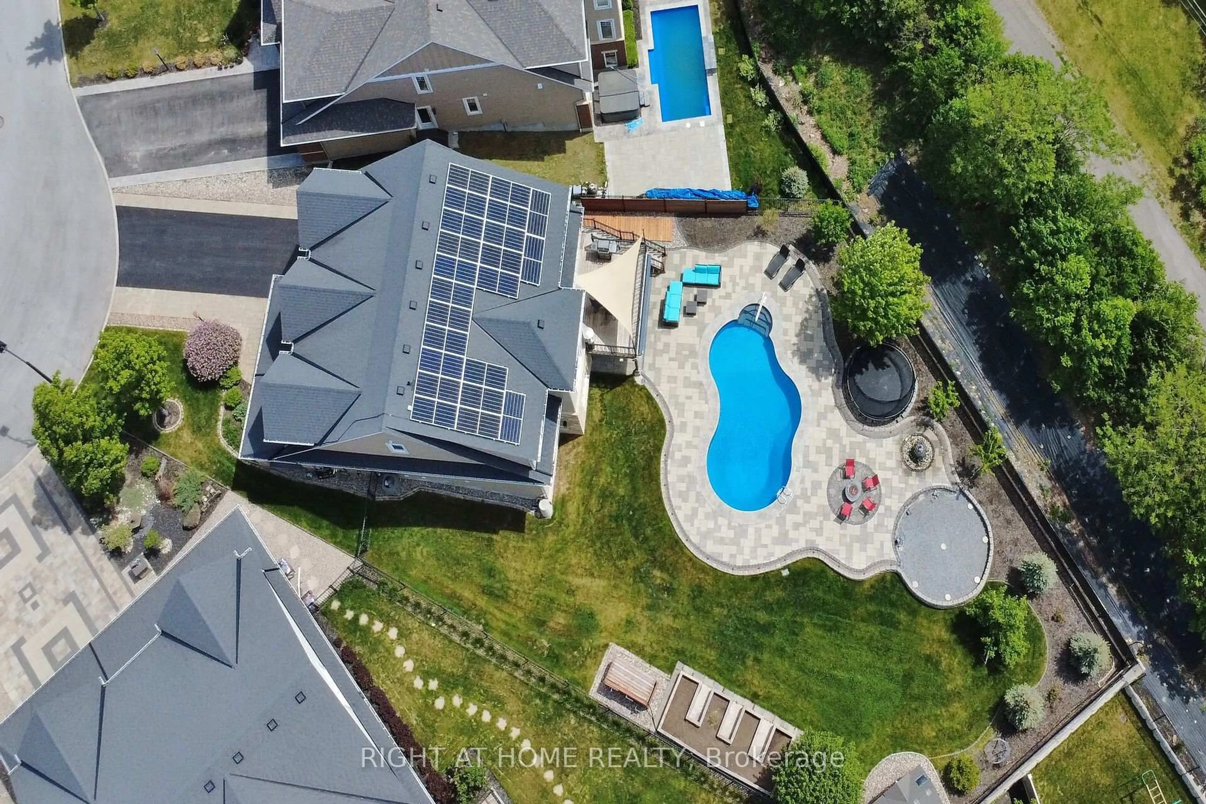 A pic from outside/outdoor area/front of a property/back of a property/a pic from drone, unknown for 198 Grainstone Way, Kanata Ontario K2T 0H2