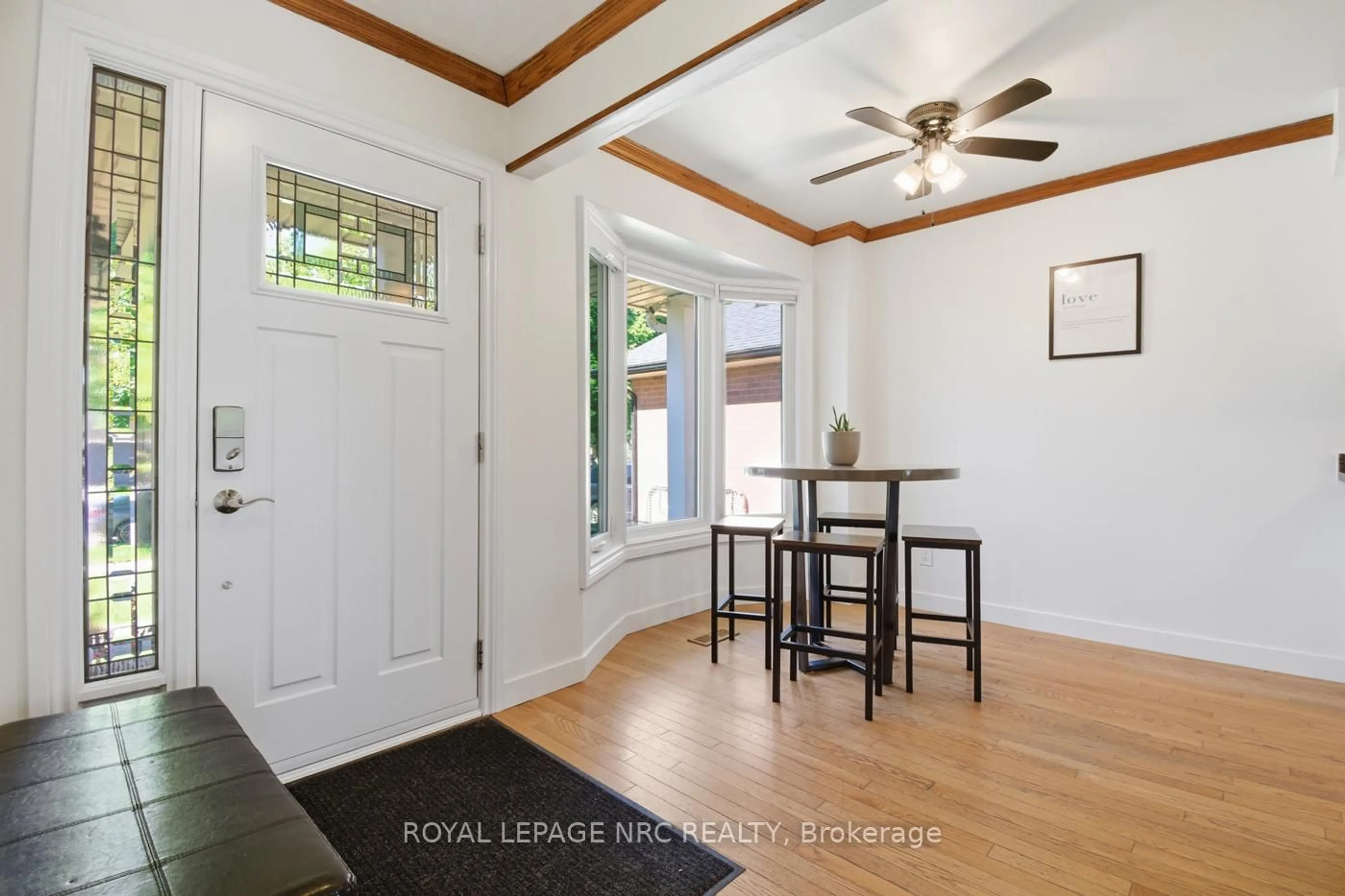 Indoor entryway for 54 Merritt Cres, Grimsby Ontario L3M 5B7