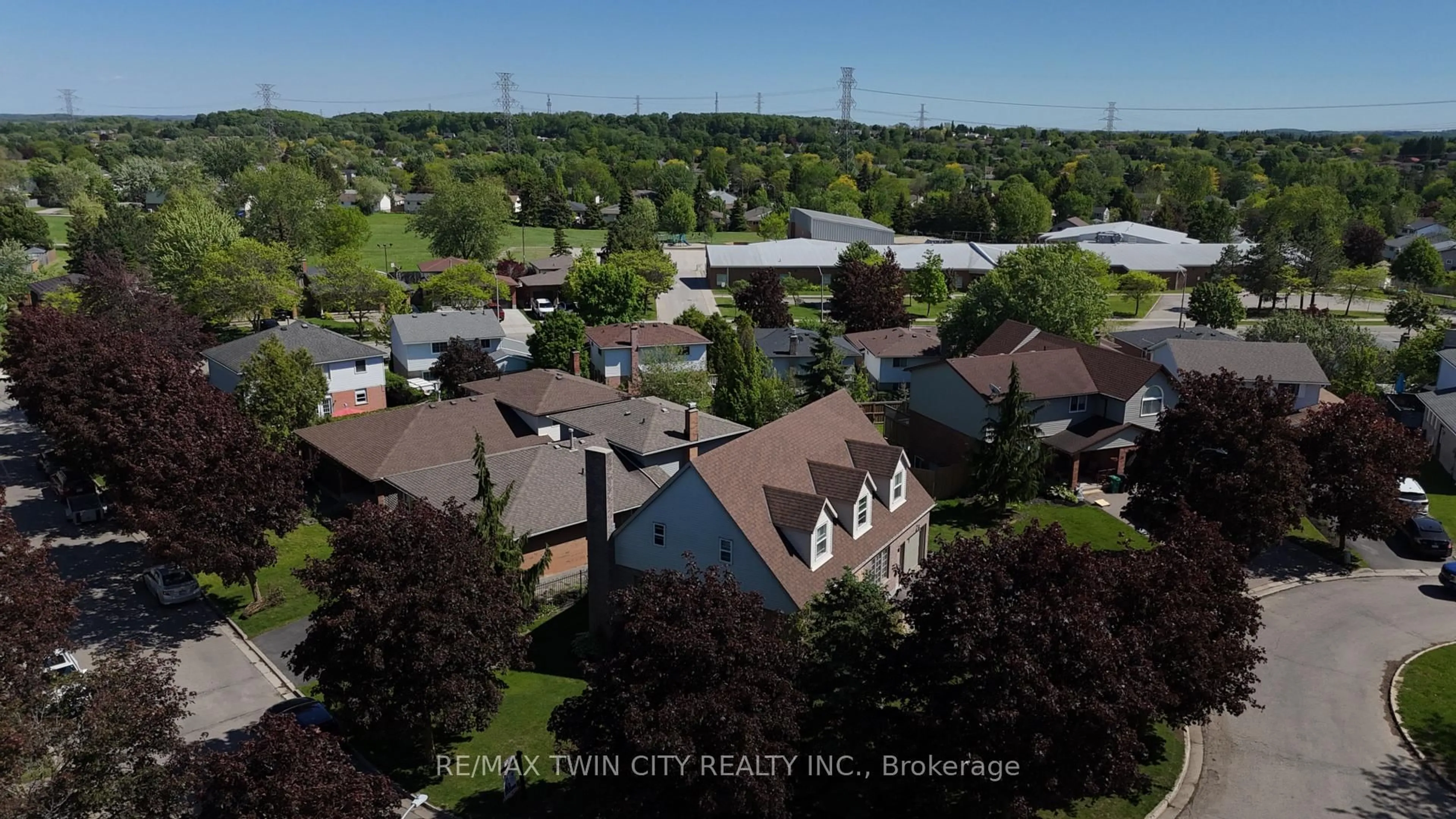 A pic from outside/outdoor area/front of a property/back of a property/a pic from drone, city buildings view from balcony for 31 Windermere Crt, Kitchener Ontario N2N 2W3