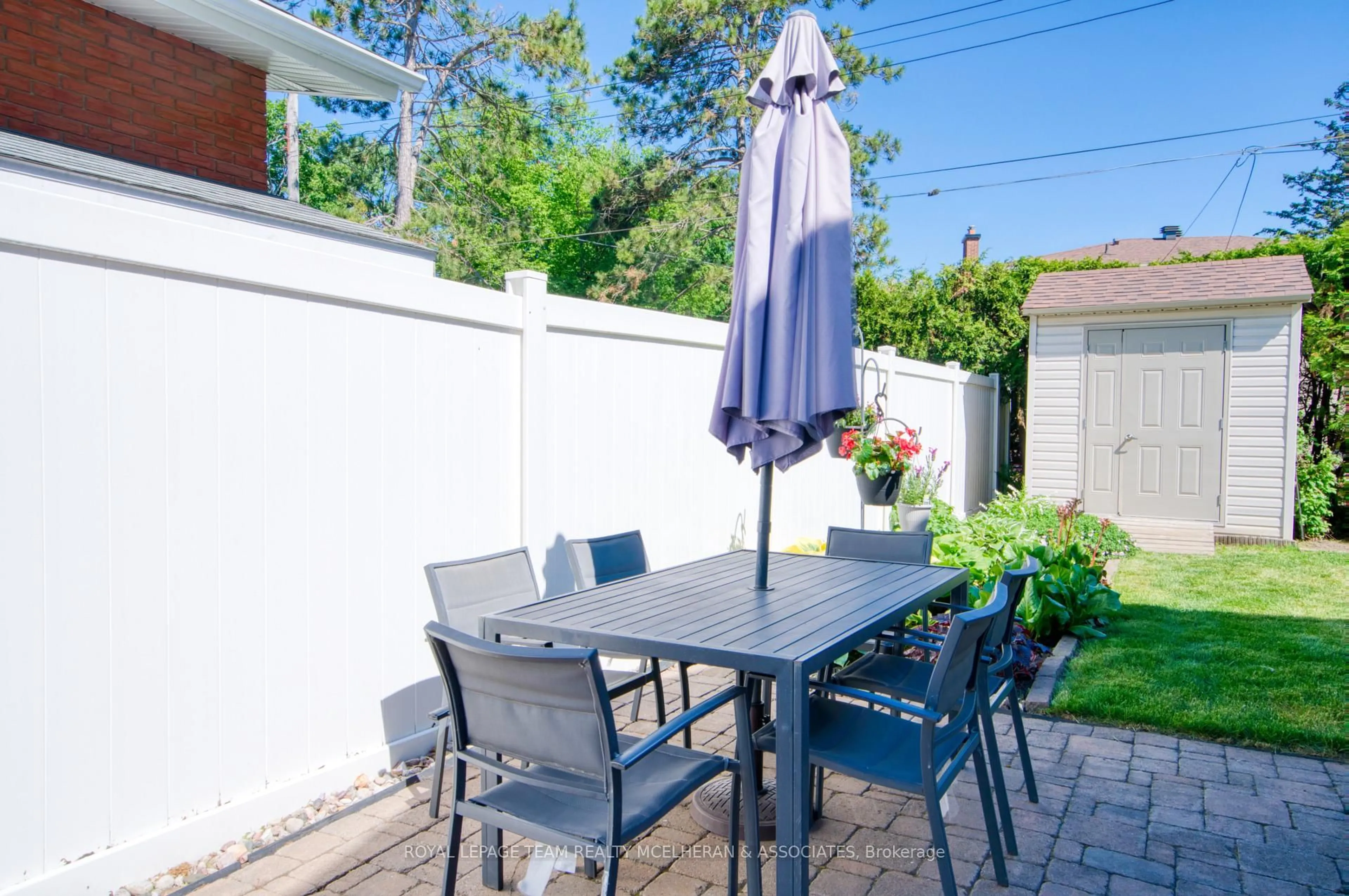 Patio, street for 655 Browning Ave, Ottawa Ontario K1G 0T8