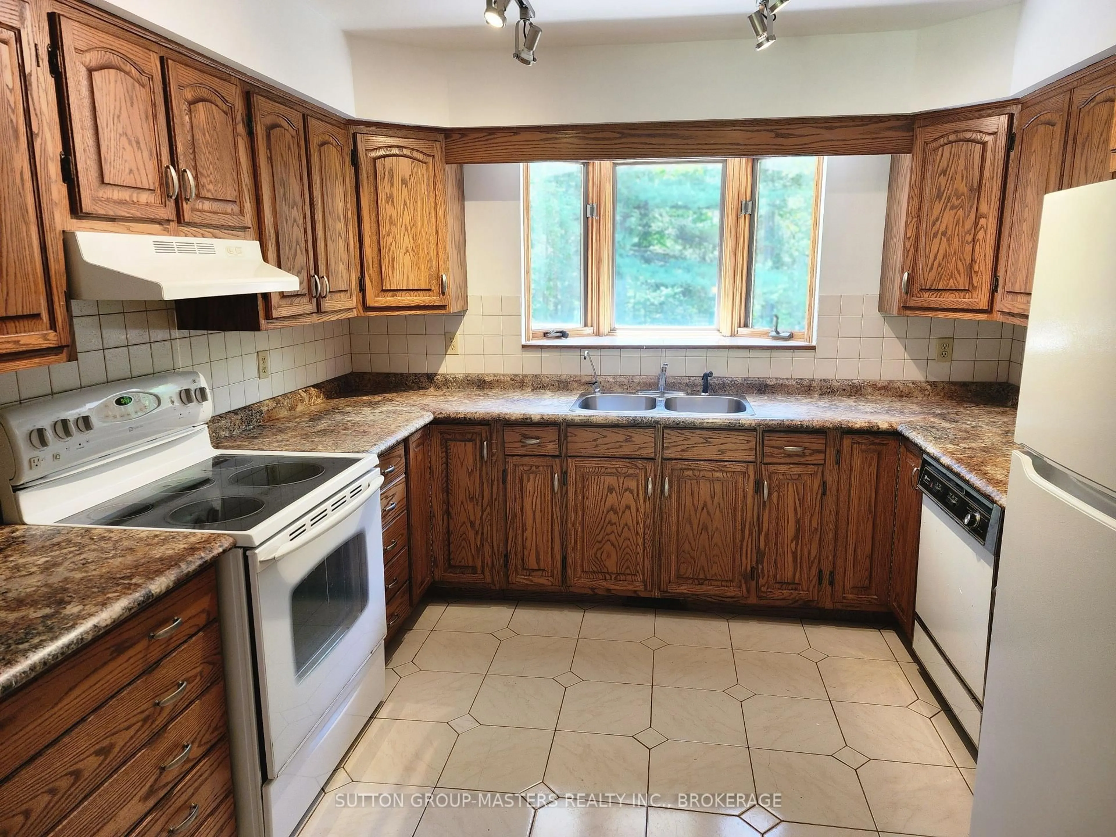 Standard kitchen, ceramic/tile floor for 2723 Switzerville Rd, Greater Napanee Ontario K7R 3K9