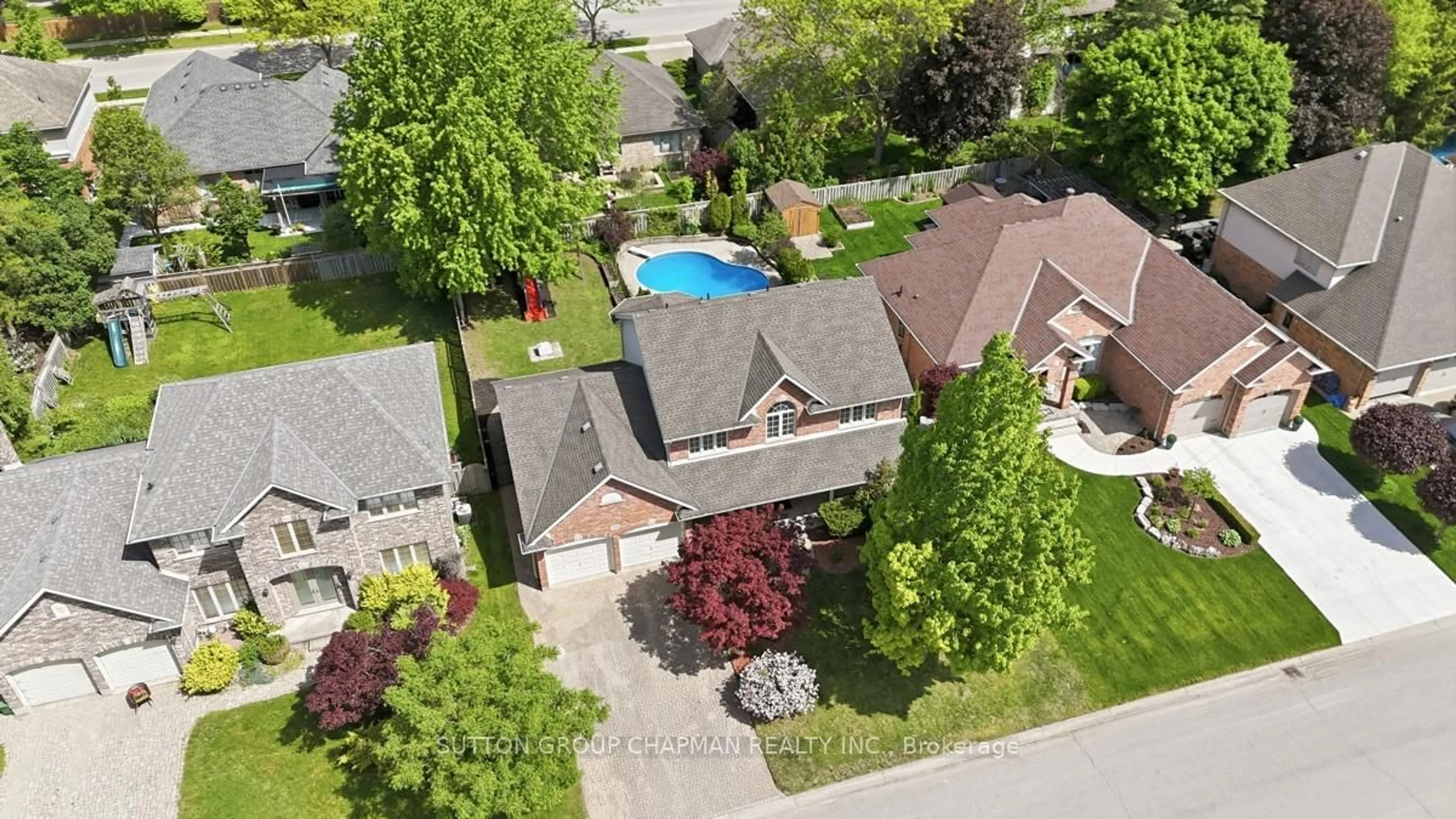 A pic from outside/outdoor area/front of a property/back of a property/a pic from drone, street for 110 Green Hedge Lane, London North Ontario N6H 5A7