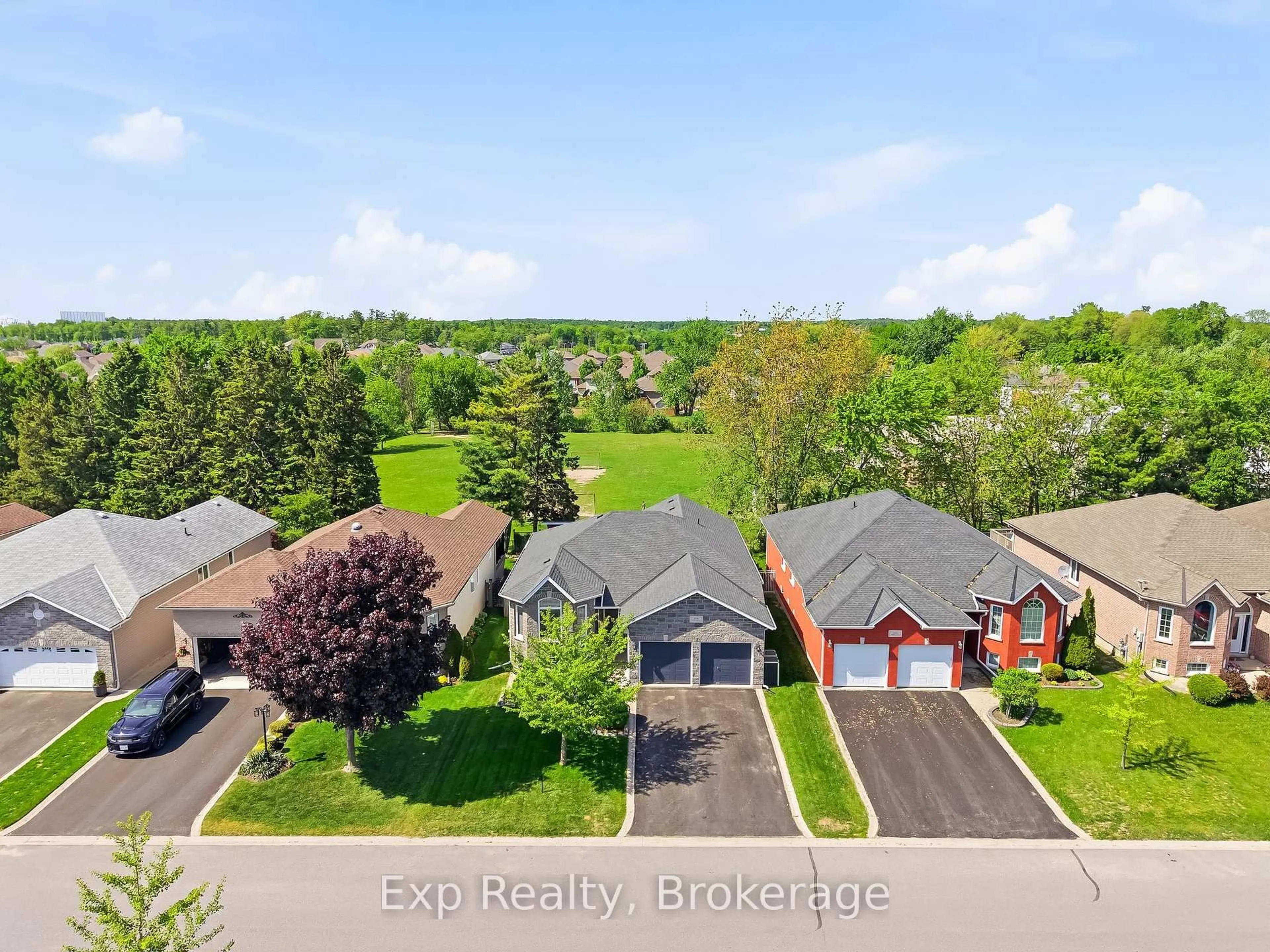 A pic from outside/outdoor area/front of a property/back of a property/a pic from drone, unknown for 1106 Fawn Crt, Kingston Ontario K7P 0A3